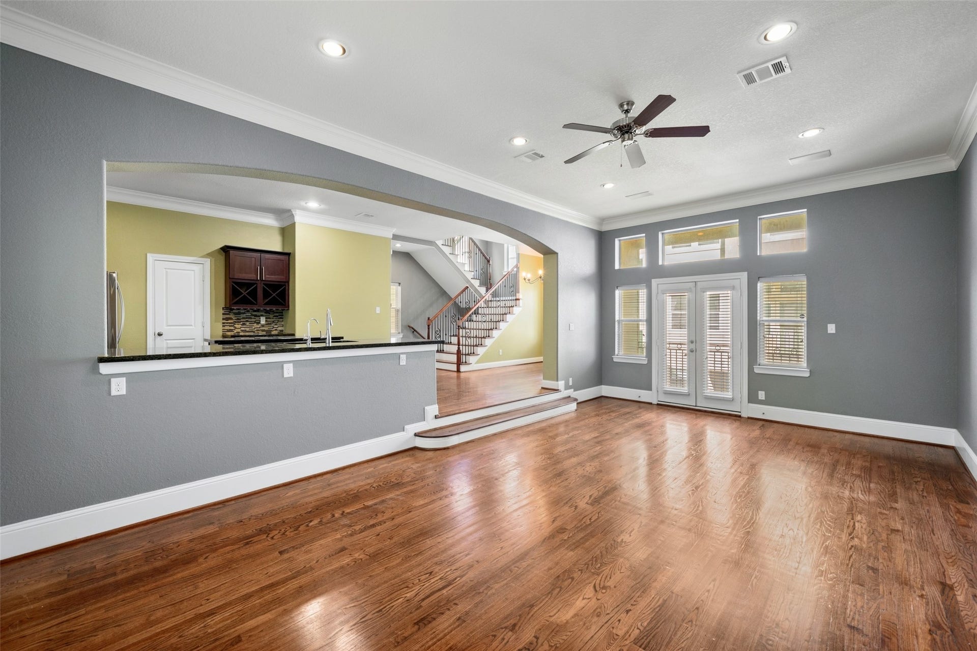 2306 Beall Street, Houston, TX 77008 Second floor living room