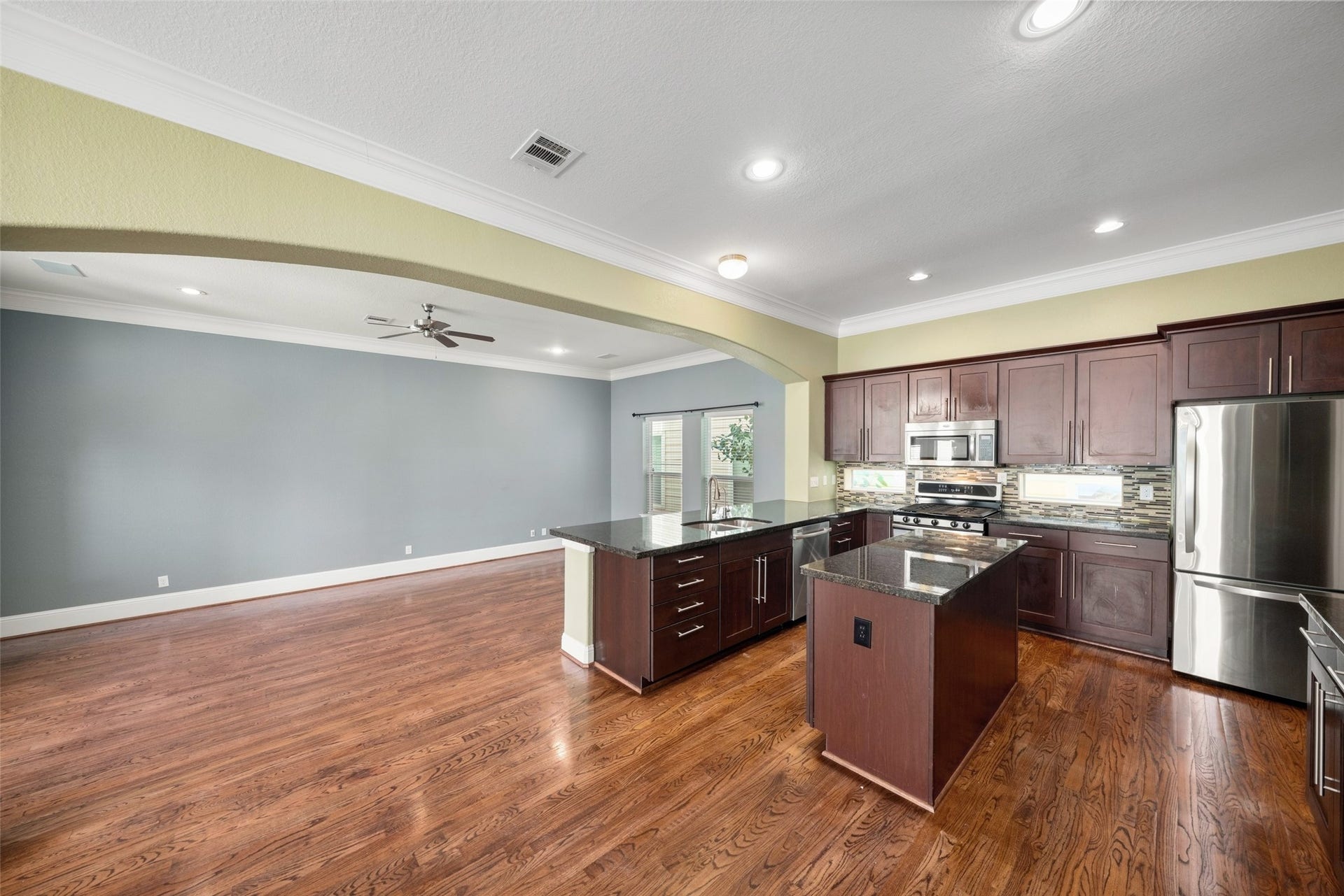2306 Beall Street, Houston, TX 77008 Kitchen