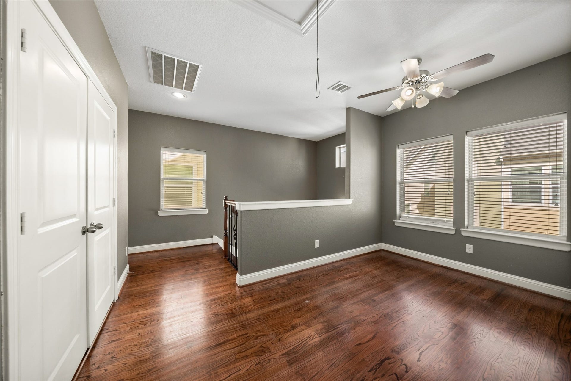 2306 Beall Street, Houston, TX 77008 Third floor loft- perfect for home office!