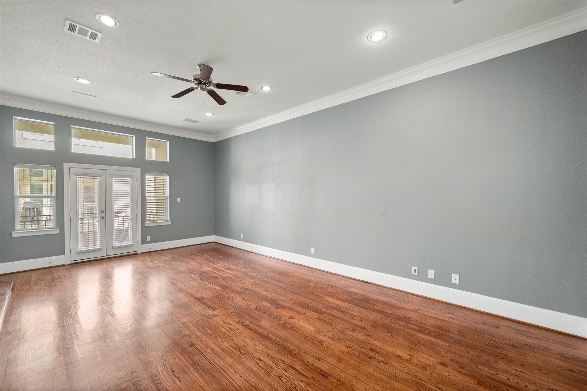 2306 Beall Street, Houston, TX 77008 Living Room