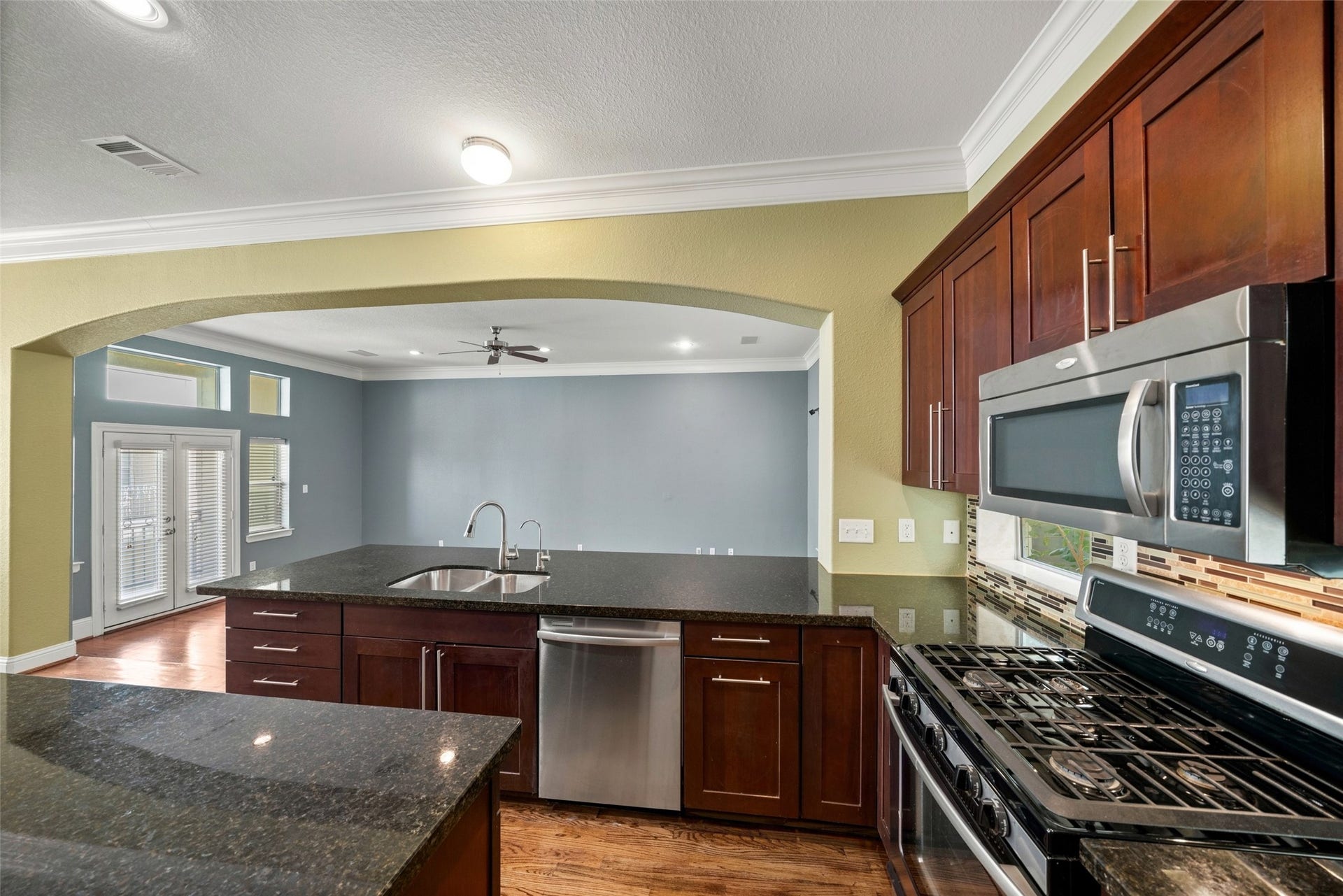 2306 Beall Street, Houston, TX 77008 Kitchen