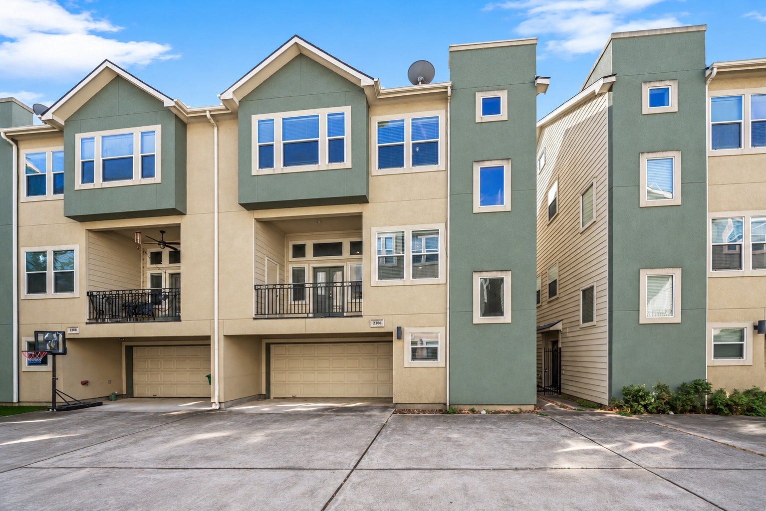 2306 Beall Street, Houston, TX 77008 Welcome to 2306 Beall Street