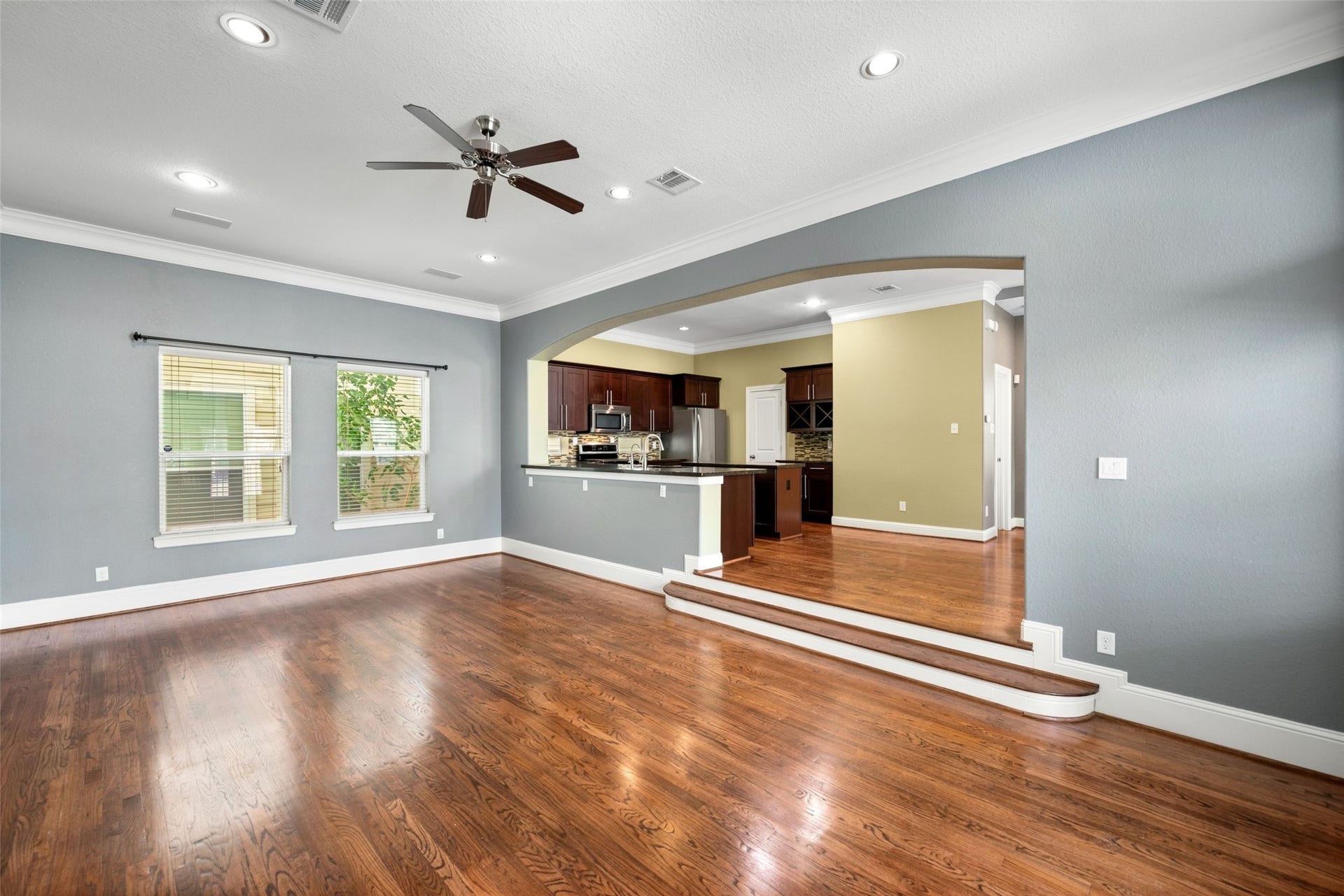 2306 Beall Street, Houston, TX 77008 Living Room