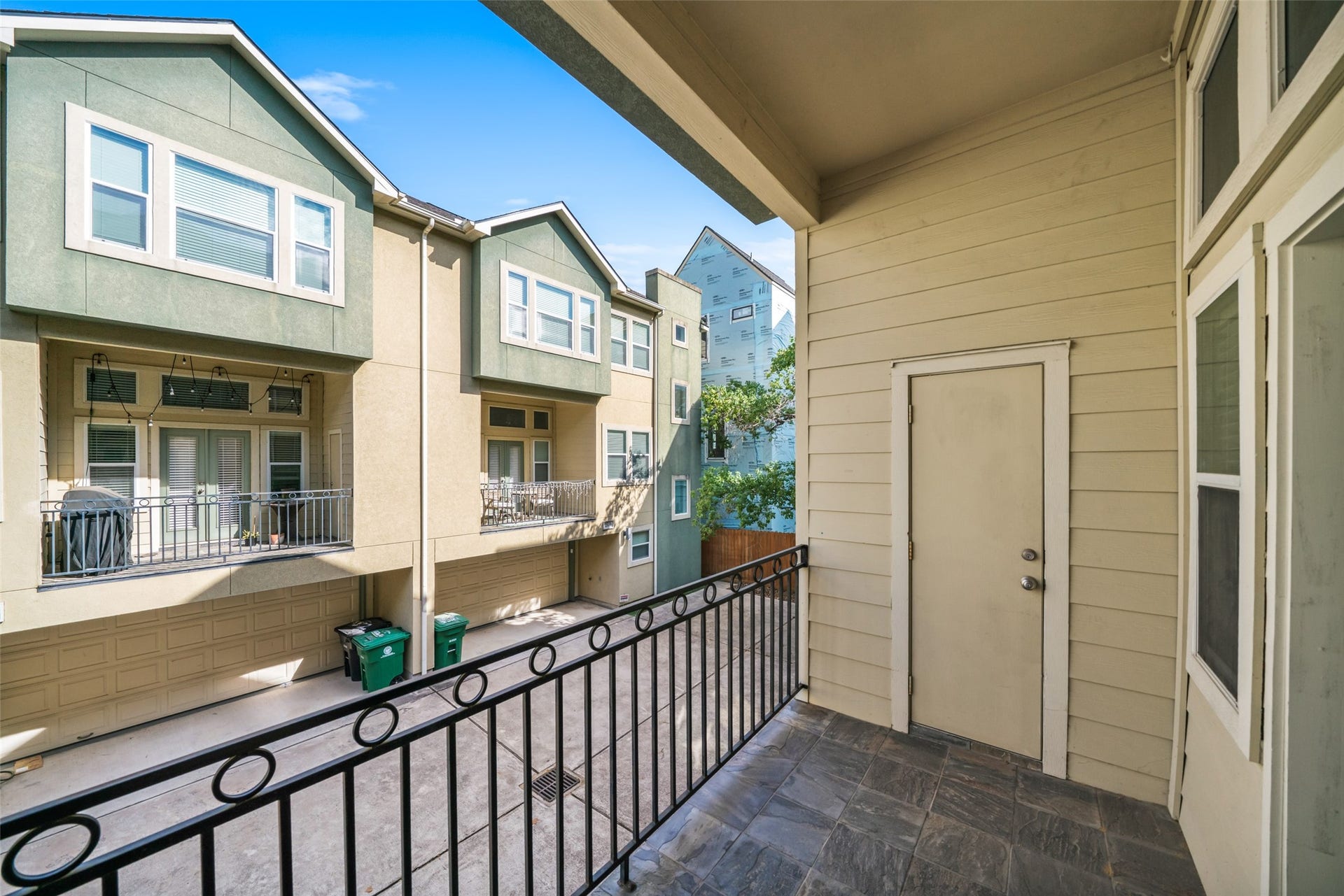 2306 Beall Street, Houston, TX 77008 Balcony off of the living room