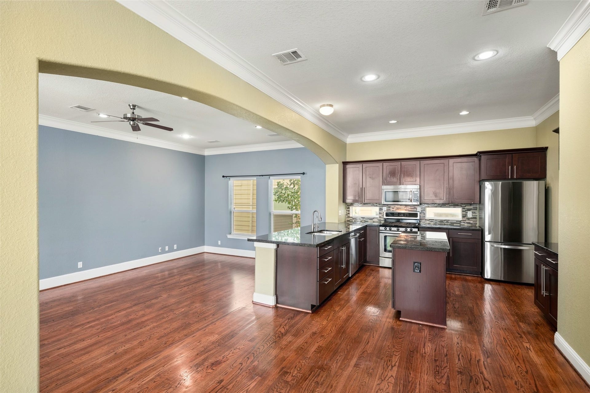2306 Beall Street, Houston, TX 77008 Kitchen