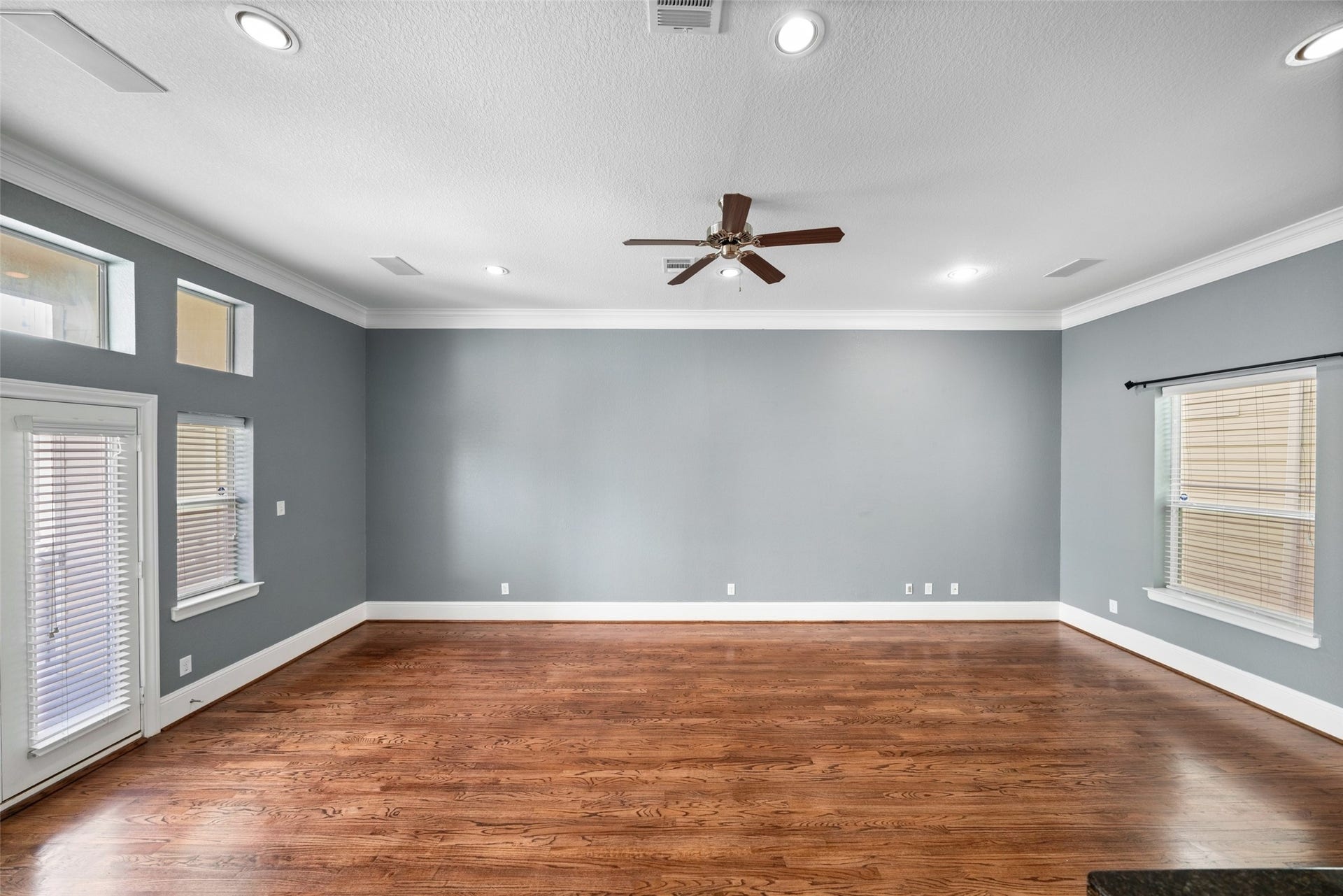 2306 Beall Street, Houston, TX 77008 Living Room