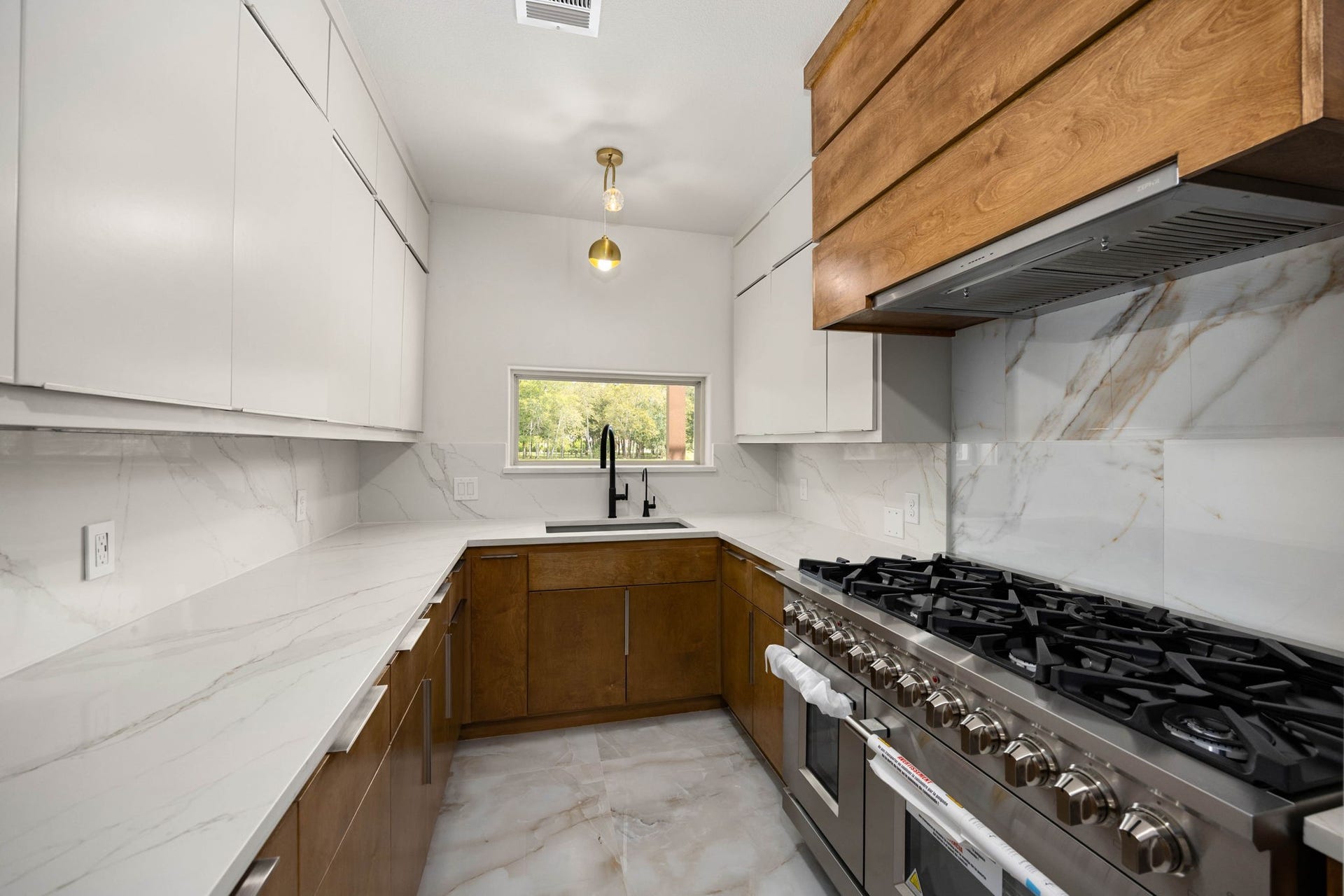 6830 Bois D Arc Lane, Fulshear, TX 77406 Connected to the homes natural gas service, the scullery kitchen features a professional gas range, abundant prep space, and garden viewsideal for a private chef, expanded hosting capacity, or multigenerational living.