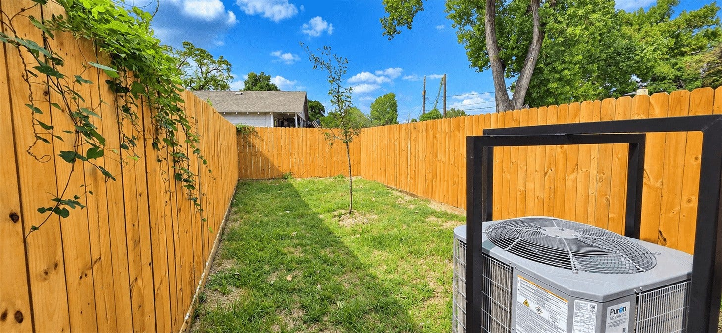 1052 North Ln Unit B, Houston, TX 77088 1052 North Ln Unit B, Houston, TX 77088