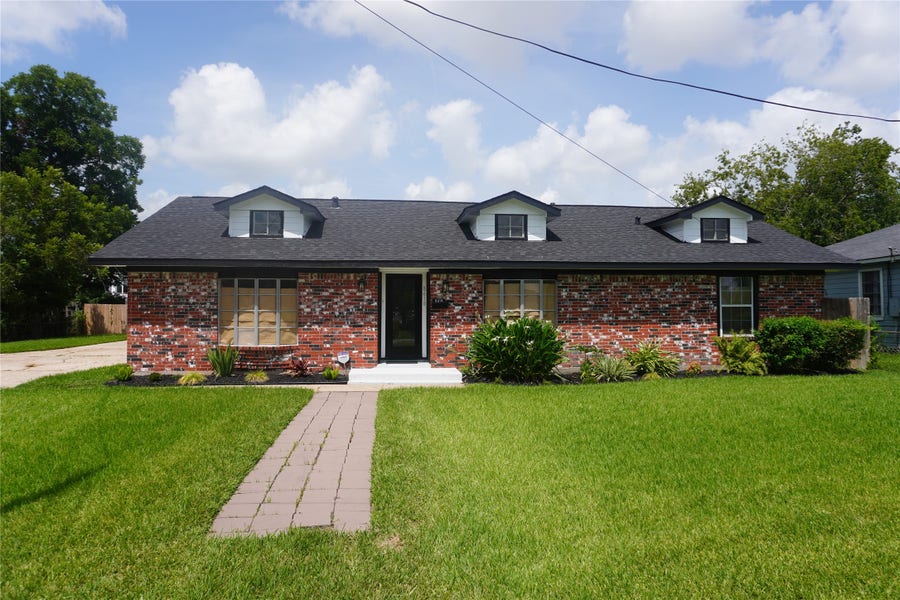 Property photo for 8418 Colonial Lane Lane, Houston, TX