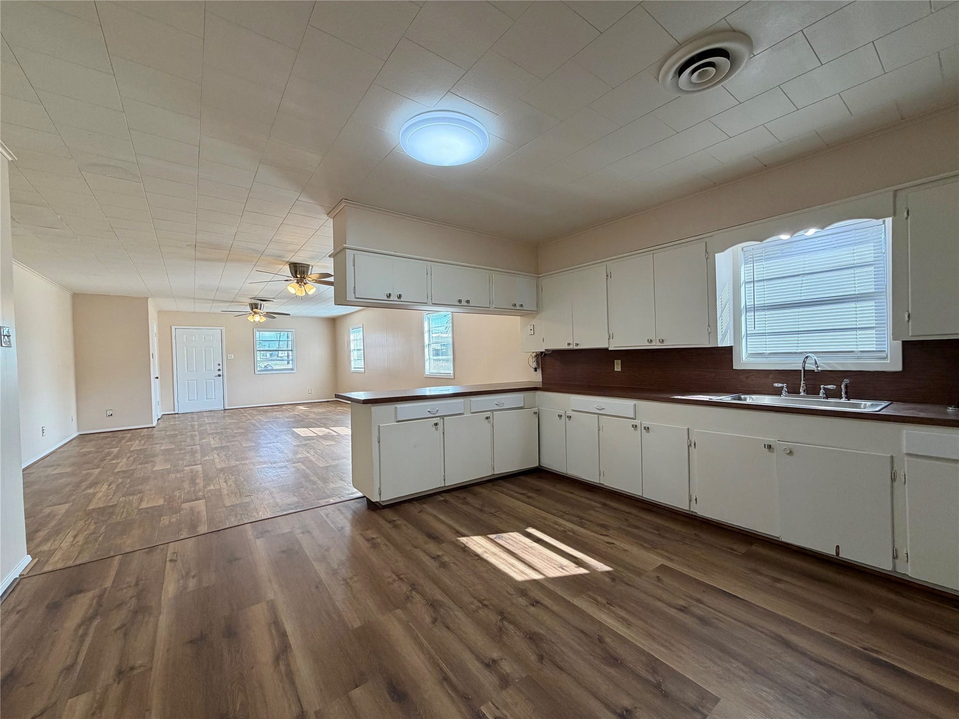 703 W 4th Street, Freeport, TX 77541 703 W 4th Street, Freeport, TX 77541