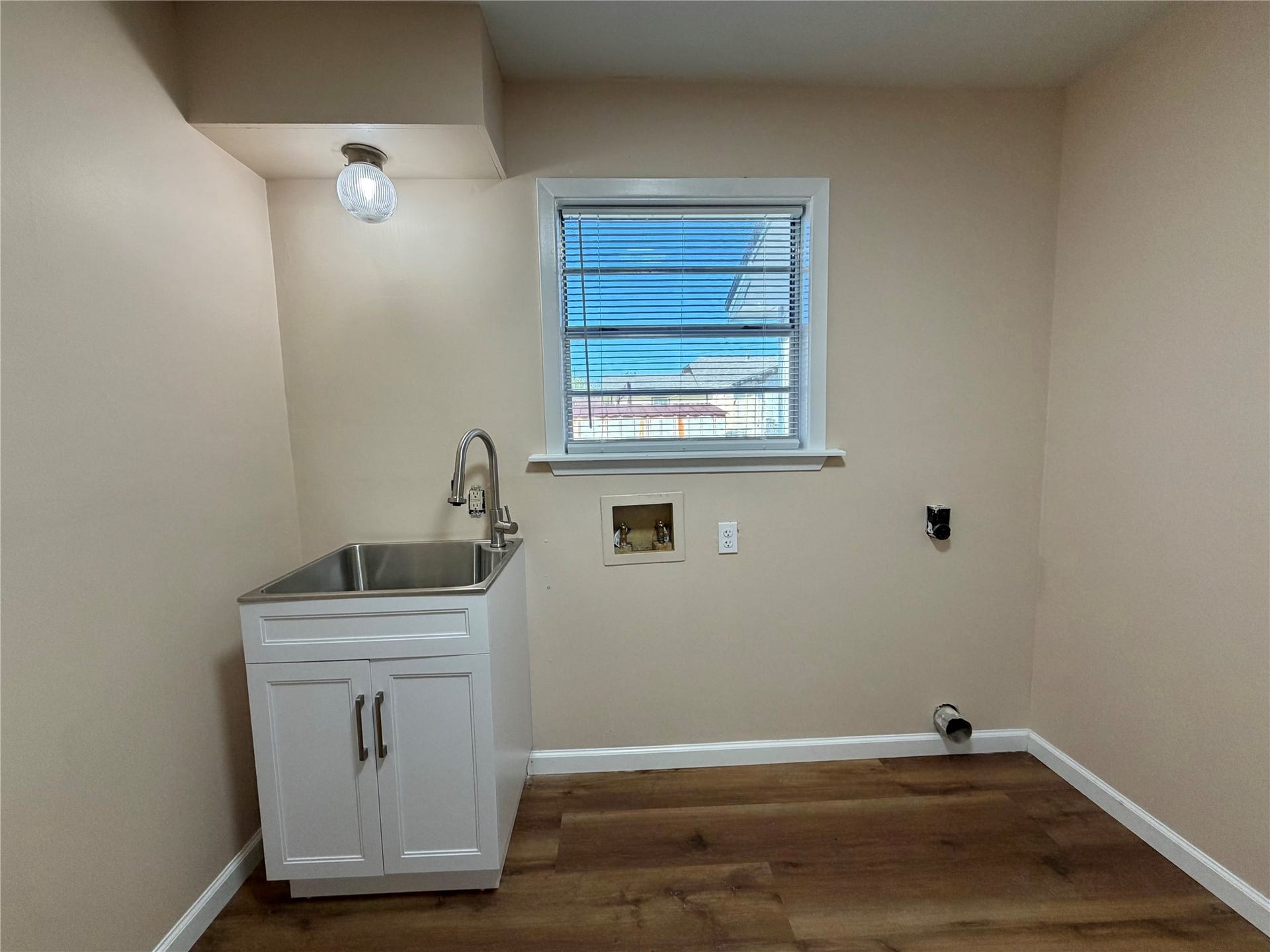 703 W 4th Street, Freeport, TX 77541 703 W 4th Street, Freeport, TX 77541
