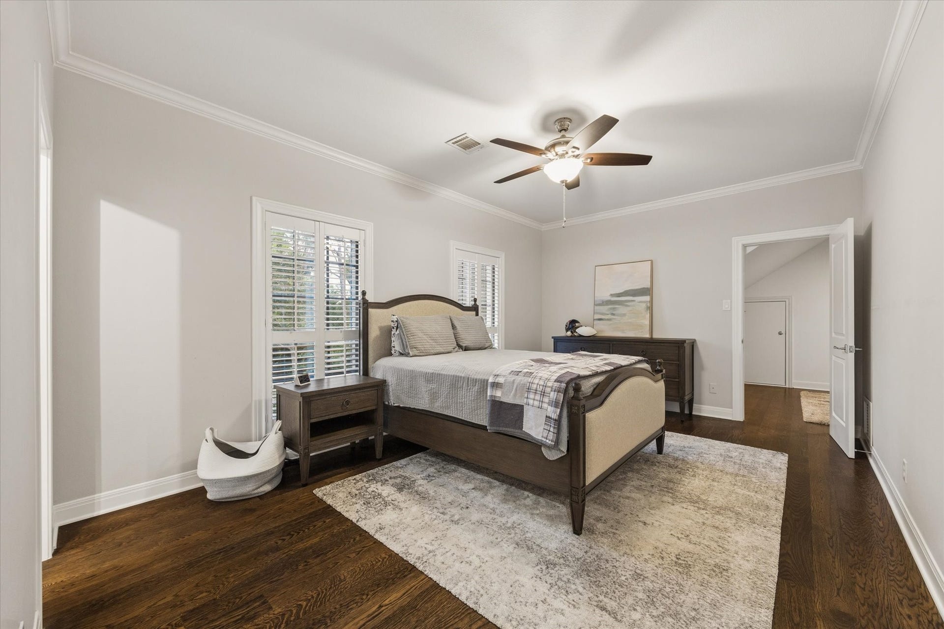 Secondary bedroom with extra room ideal for gaming, toys, desk or storage. This room has its own en suite as well.