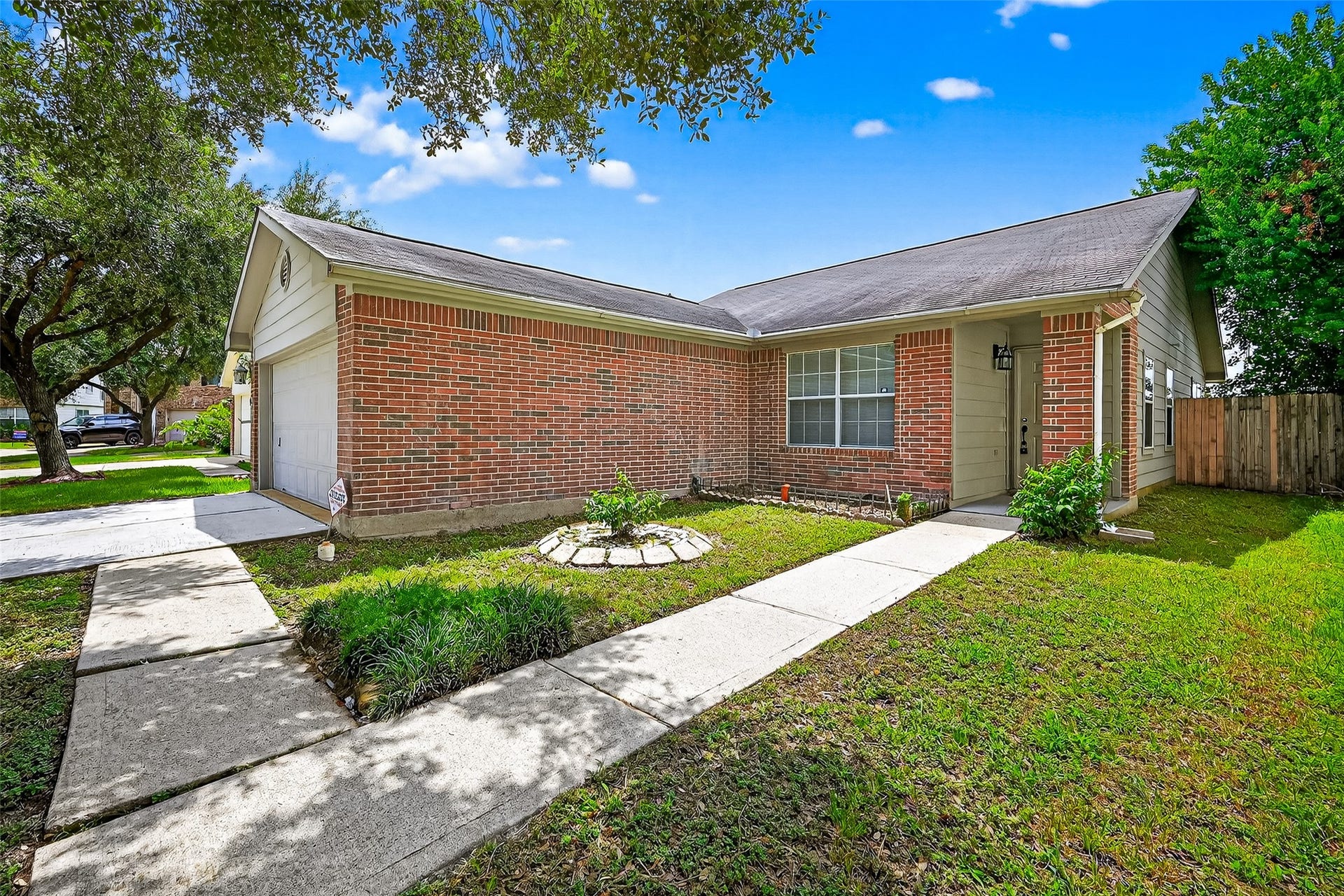 8414 Dovecott Lane, Houston, TX 77083 8414 Dovecott Lane, Houston, TX 77083