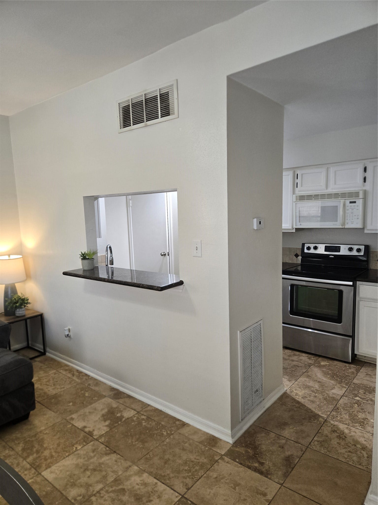 8299 Cambridge Street, #603, Houston, TX 77054 Entry to Kitchen