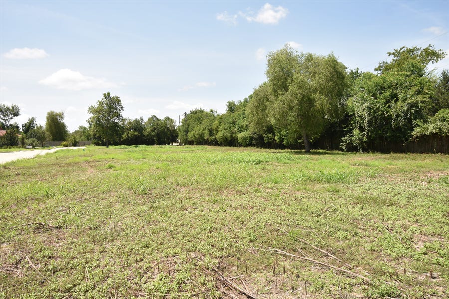 Property photo for 104 Devi Lane, Pearland, TX