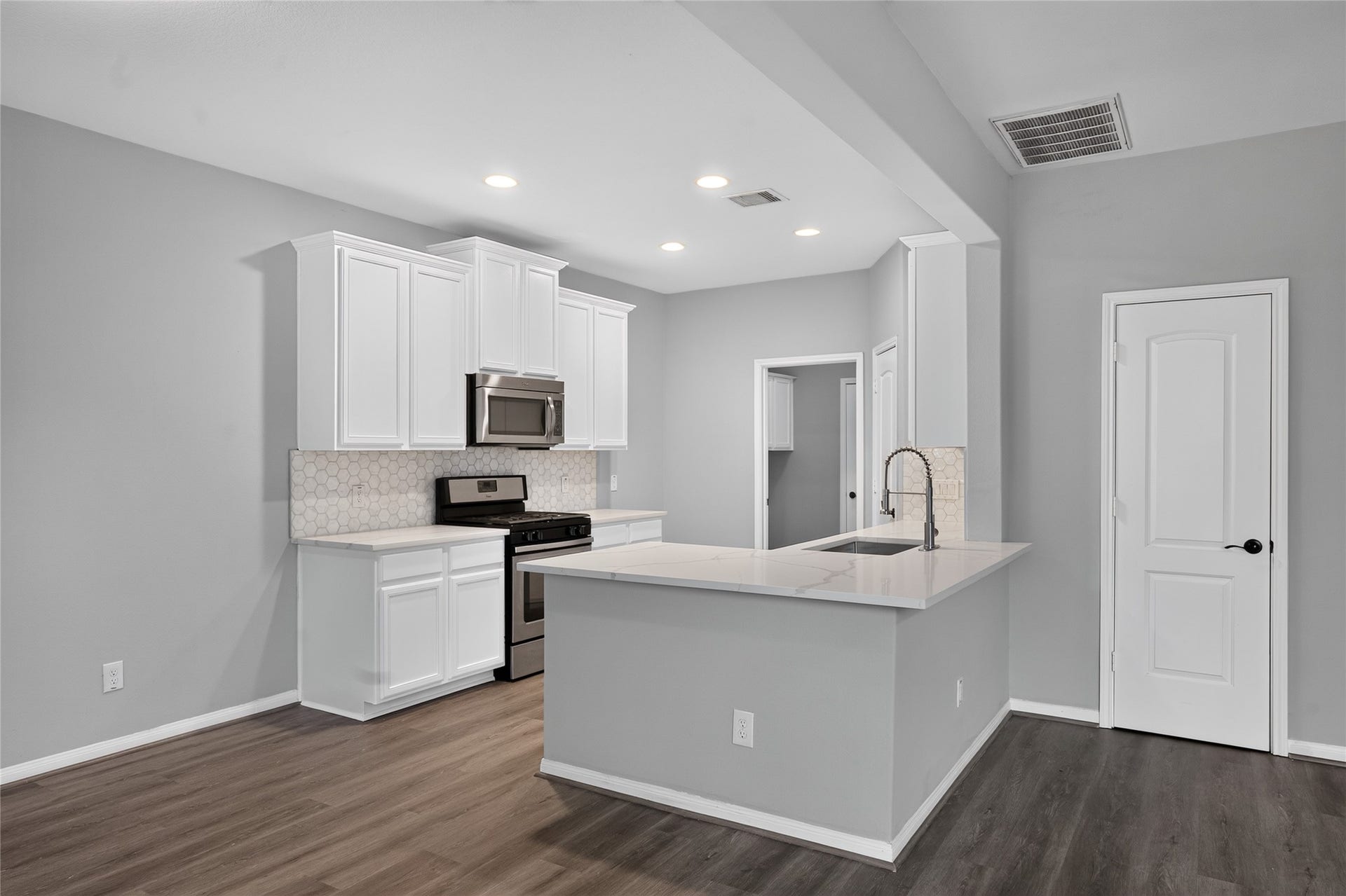 7611 Dragon Pearls Lane, Conroe, TX 77304 7611 Dragon Pearls Lane, Conroe, TX 77304