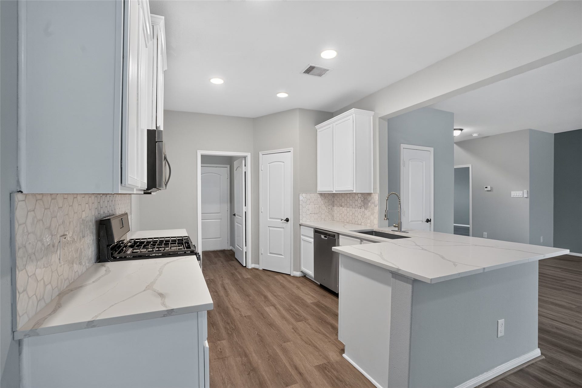 7611 Dragon Pearls Lane, Conroe, TX 77304 7611 Dragon Pearls Lane, Conroe, TX 77304