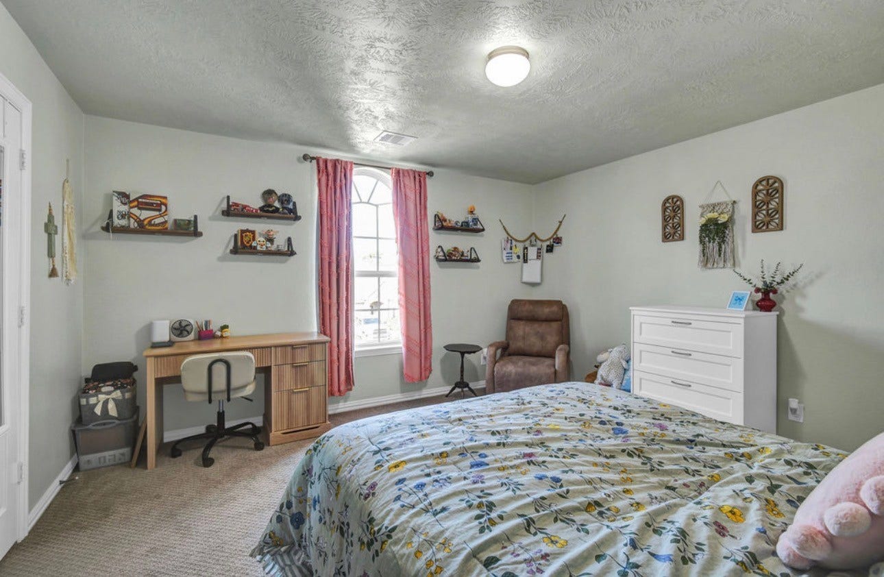 203 Canvasback Drive, Clute, TX 77531