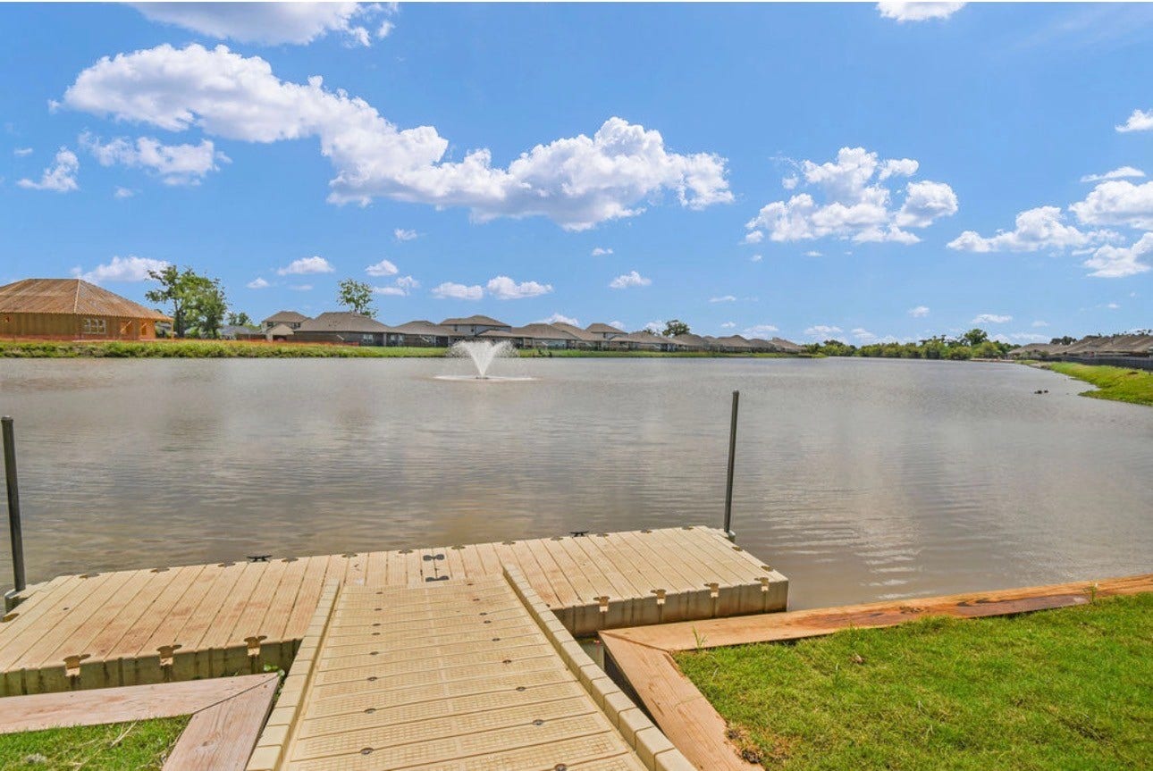 203 Canvasback Drive, Clute, TX 77531