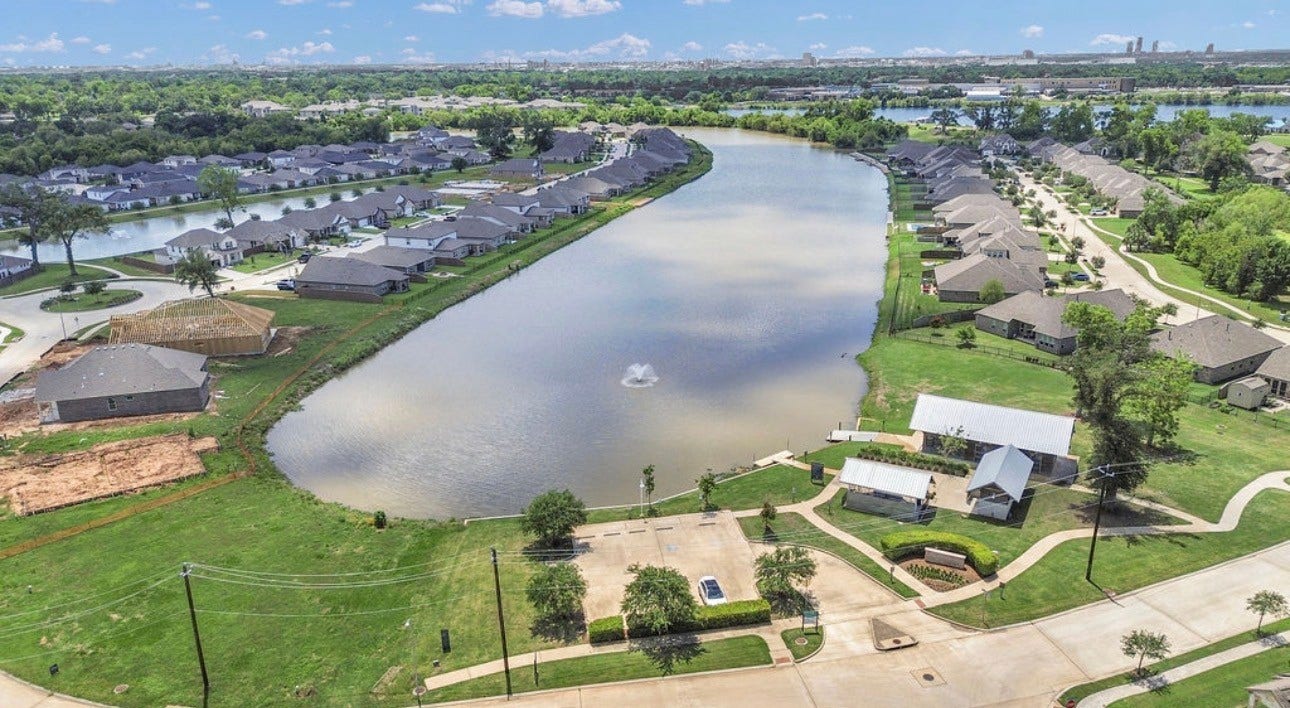 203 Canvasback Drive, Clute, TX 77531