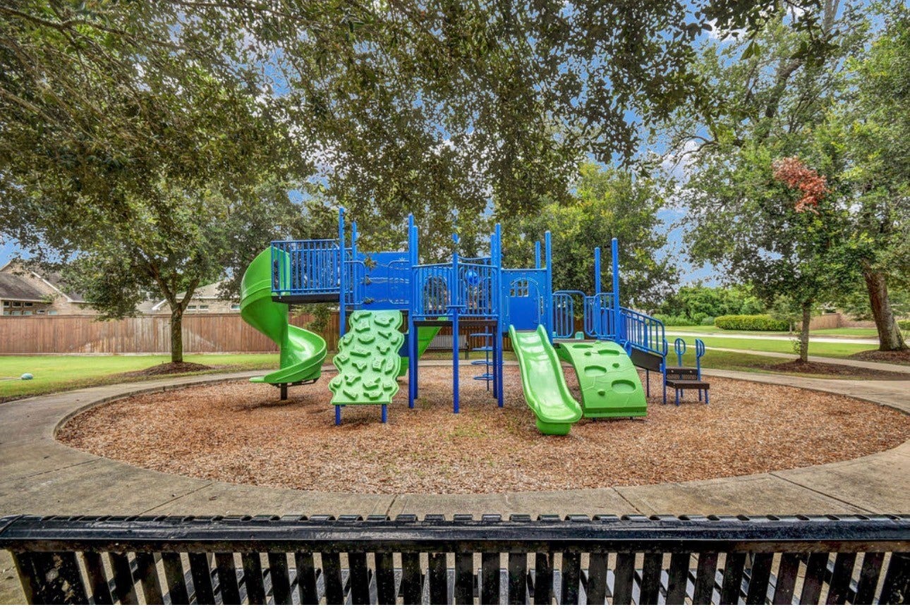 203 Canvasback Drive, Clute, TX 77531