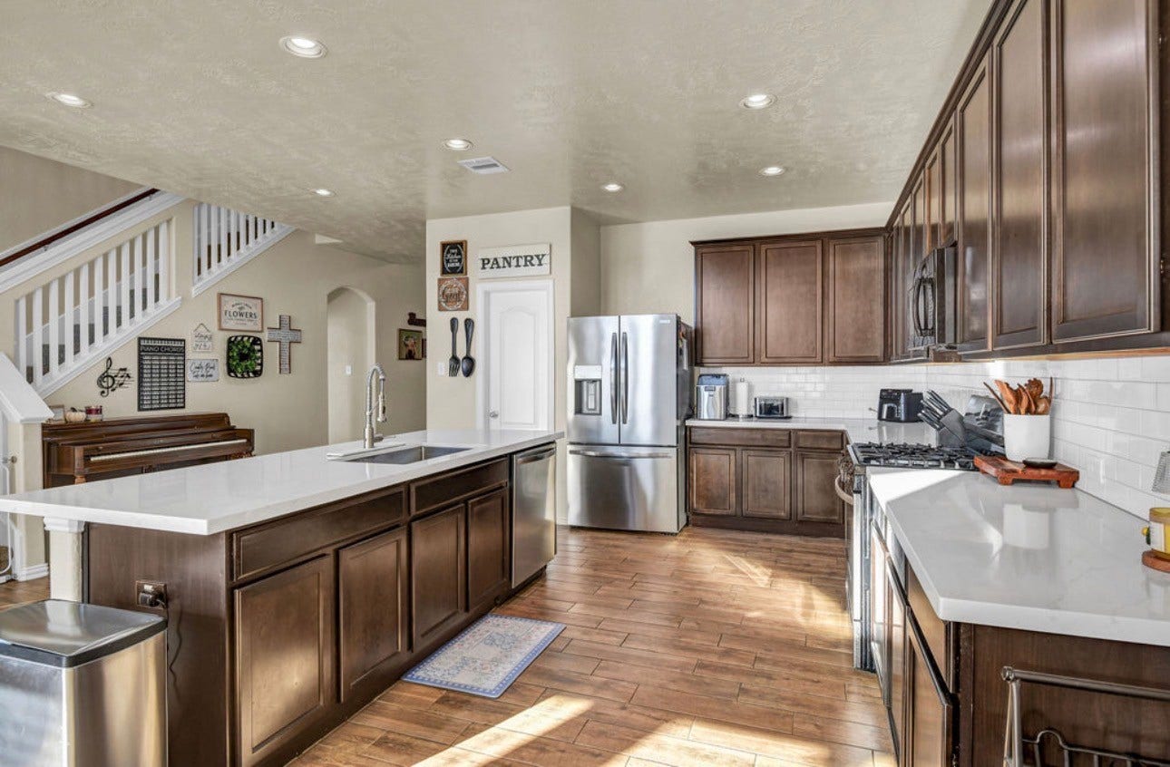 203 Canvasback Drive, Clute, TX 77531