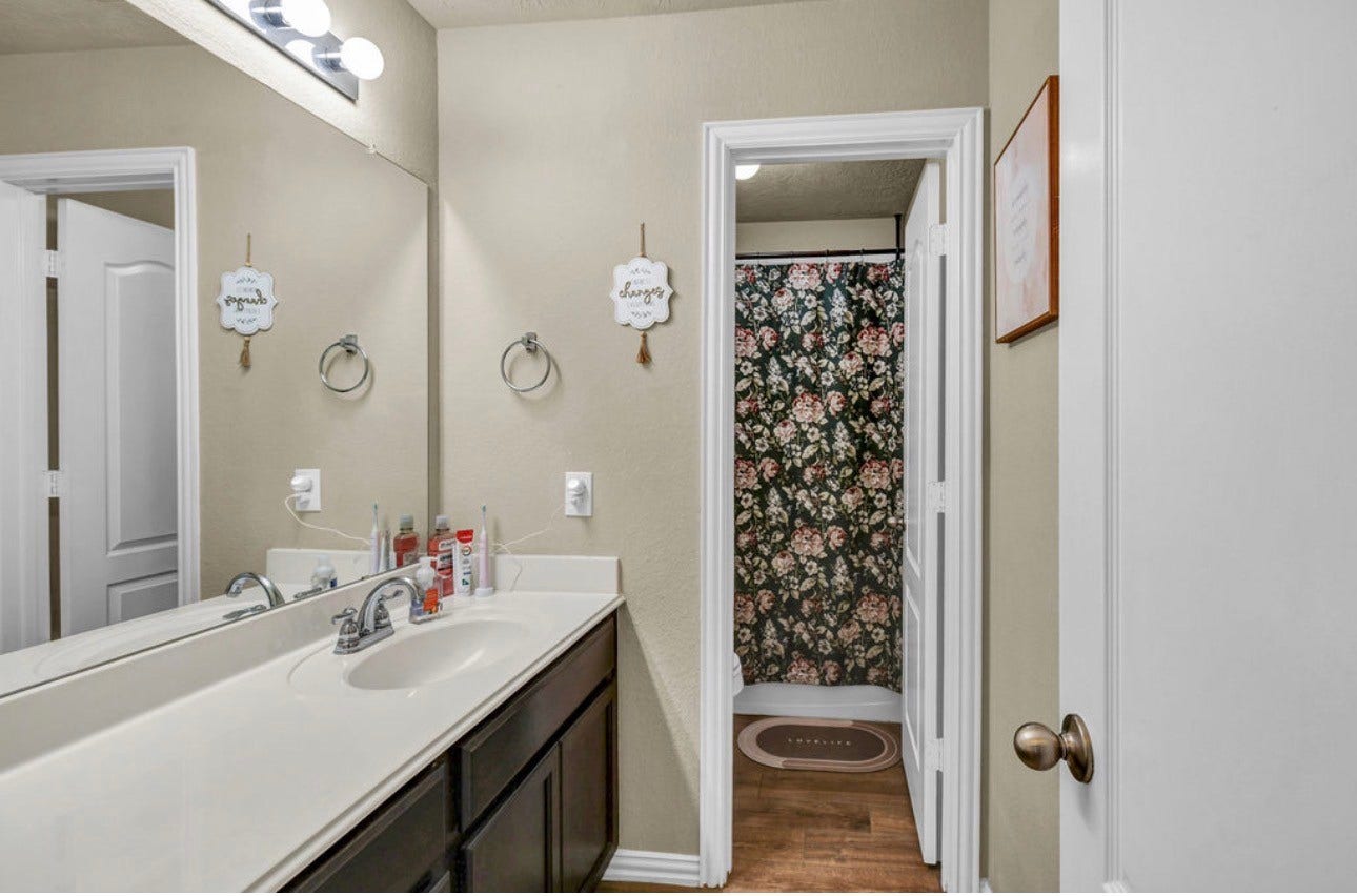 203 Canvasback Drive, Clute, TX 77531