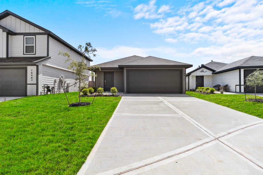 Property photo for 18911 Sunset Horizon Drive, Hockley, TX
