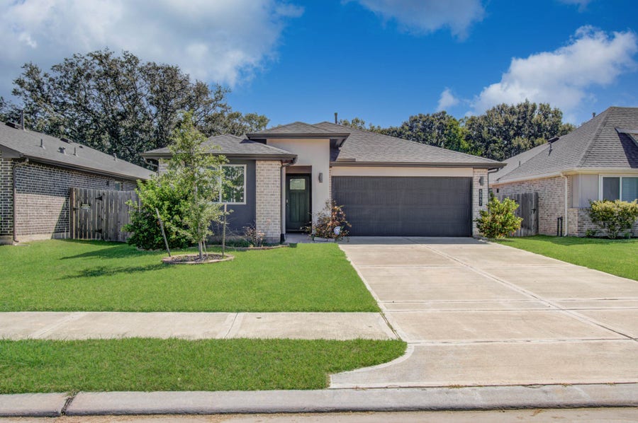 Property photo for 5047 Natchez Trace, Arcola, TX