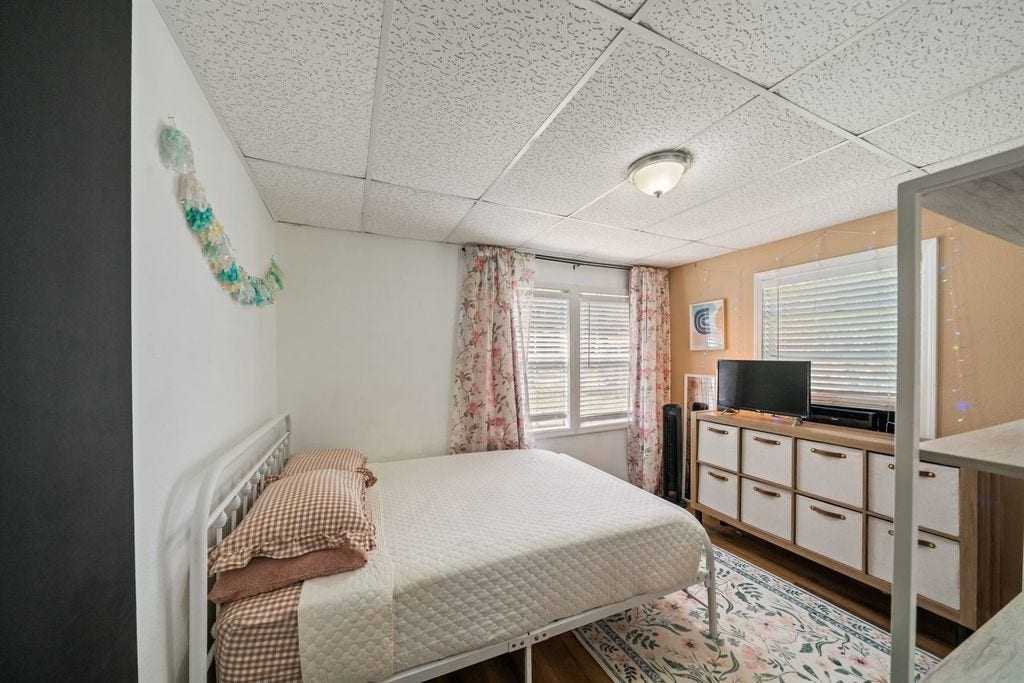 Secondary bedroom, generous size and closet