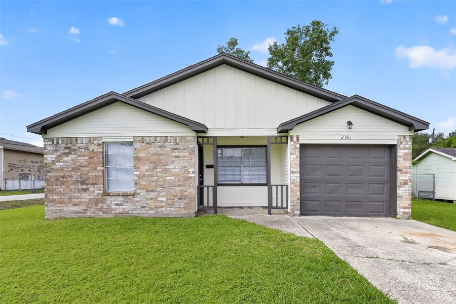 Property photo for 2301 7th Avenue N, Texas City, TX