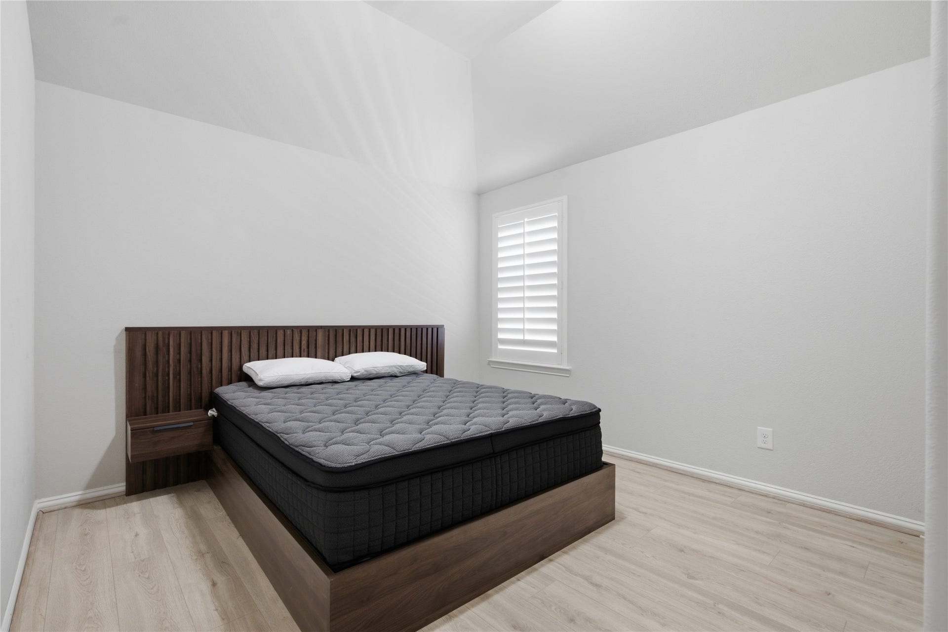 8215 Horsetail Court, Conroe, TX 77385 8215 Horsetail Court, Conroe, TX 77385