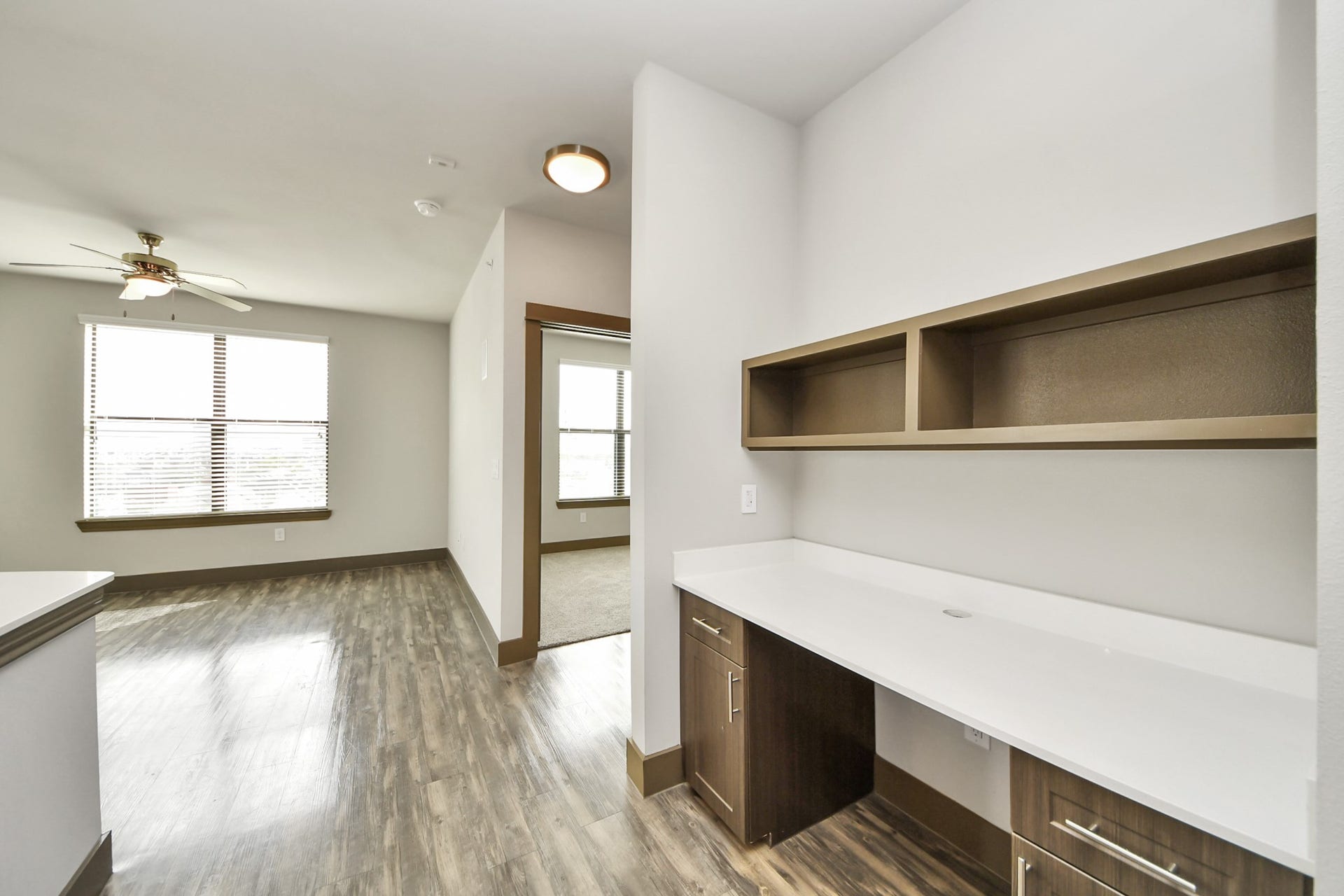 5454 Washington St Avenue, #1631, Houston, TX 77007 Photos are not of actual units, similar floor plan finishes, verify dimensions