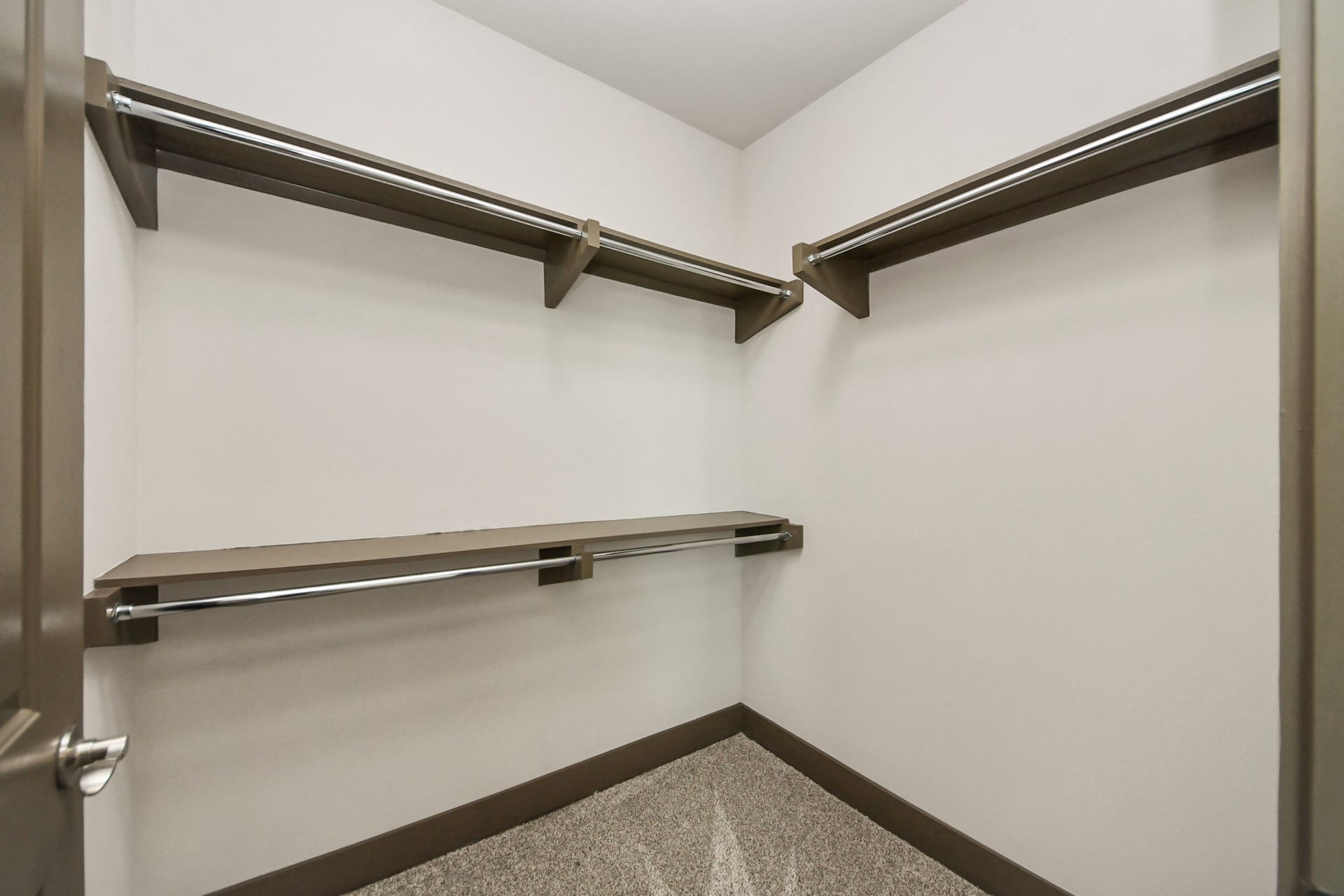 5454 Washington St Avenue, #1631, Houston, TX 77007 Photos are not of actual units, similar floor plan finishes, verify dimensions