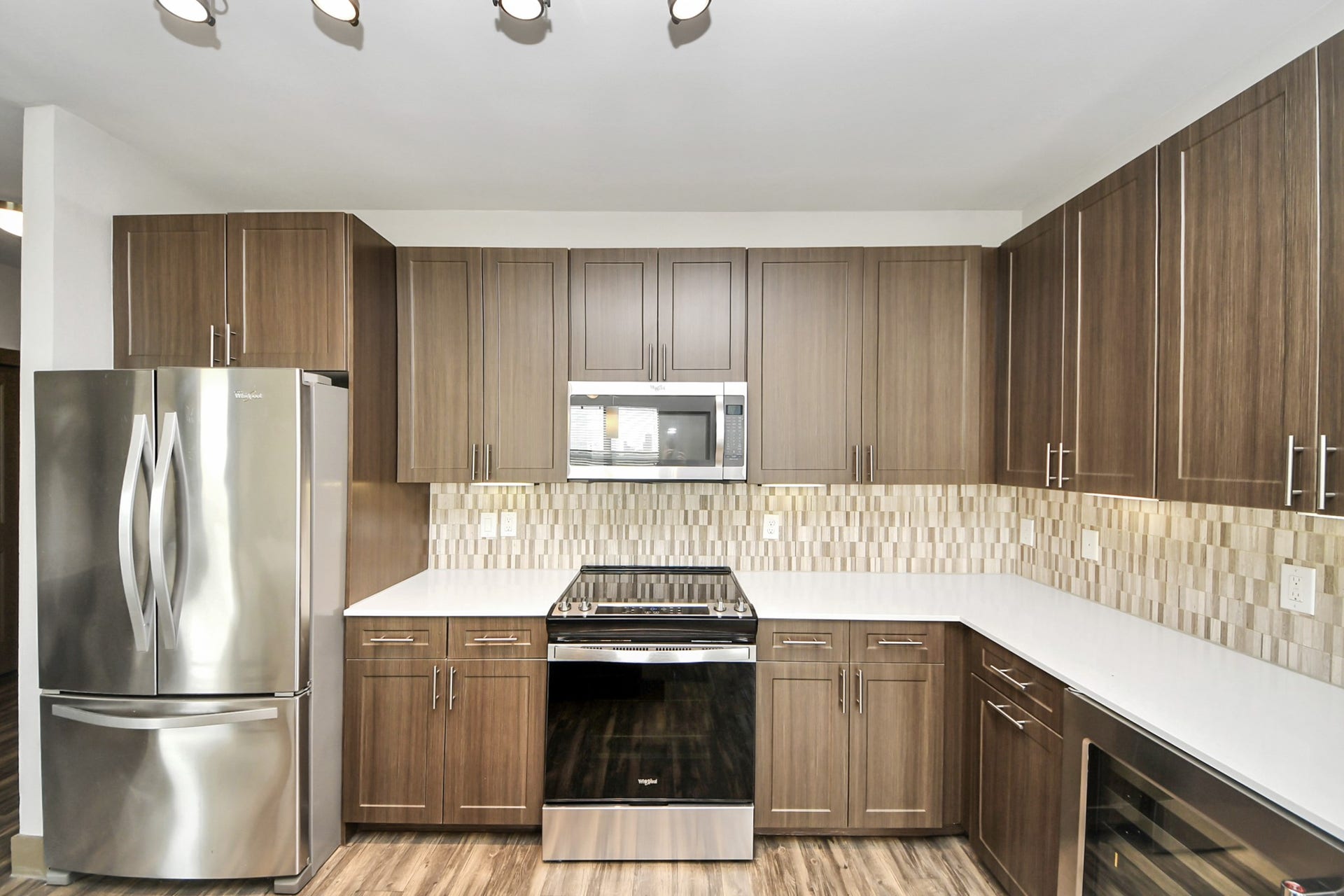 5454 Washington St Avenue, #1631, Houston, TX 77007 Photos are not of actual units, similar floor plan finishes, verify dimensions