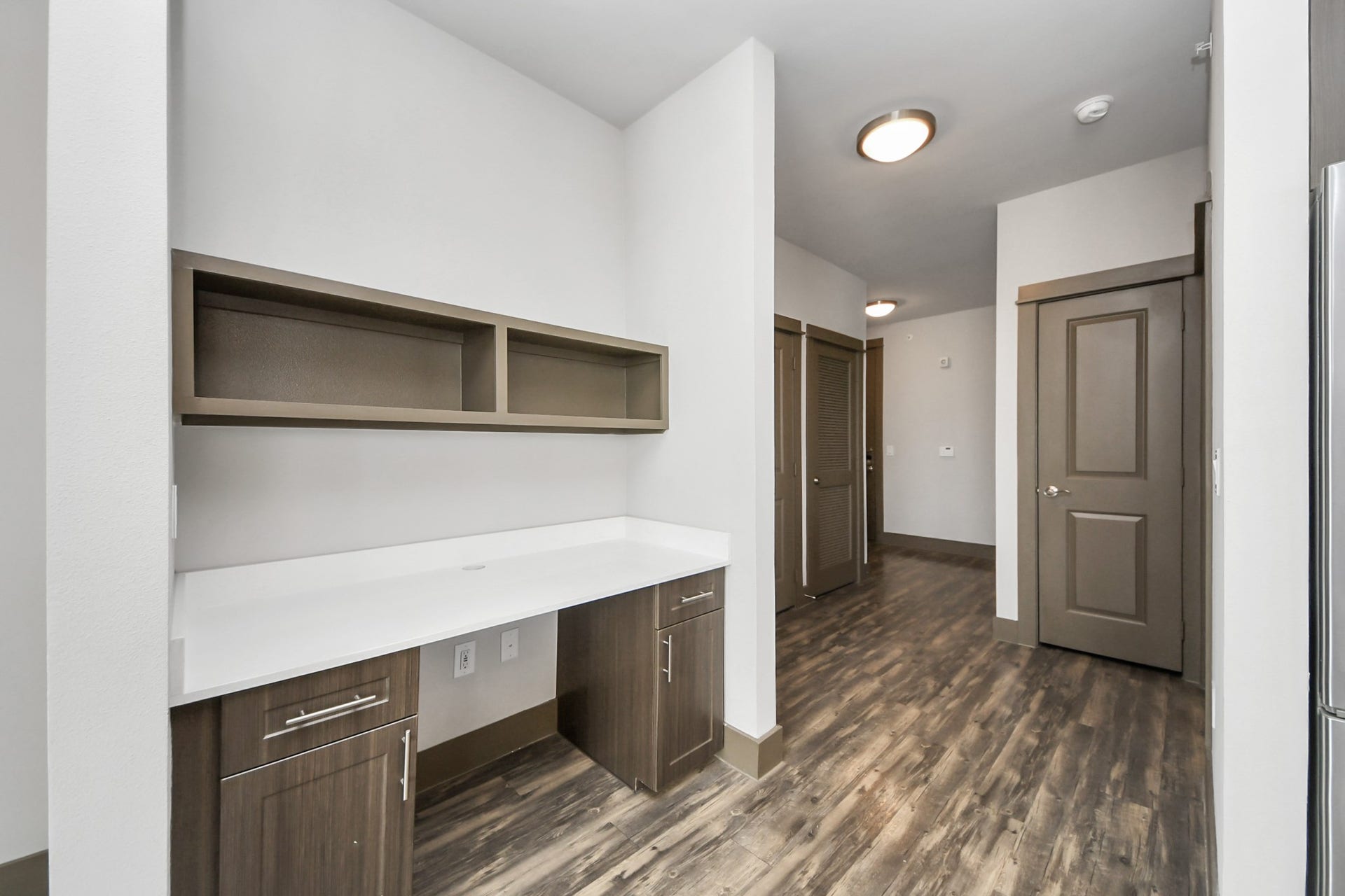 5454 Washington St Avenue, #1631, Houston, TX 77007 Photos are not of actual units, similar floor plan finishes, verify dimensions