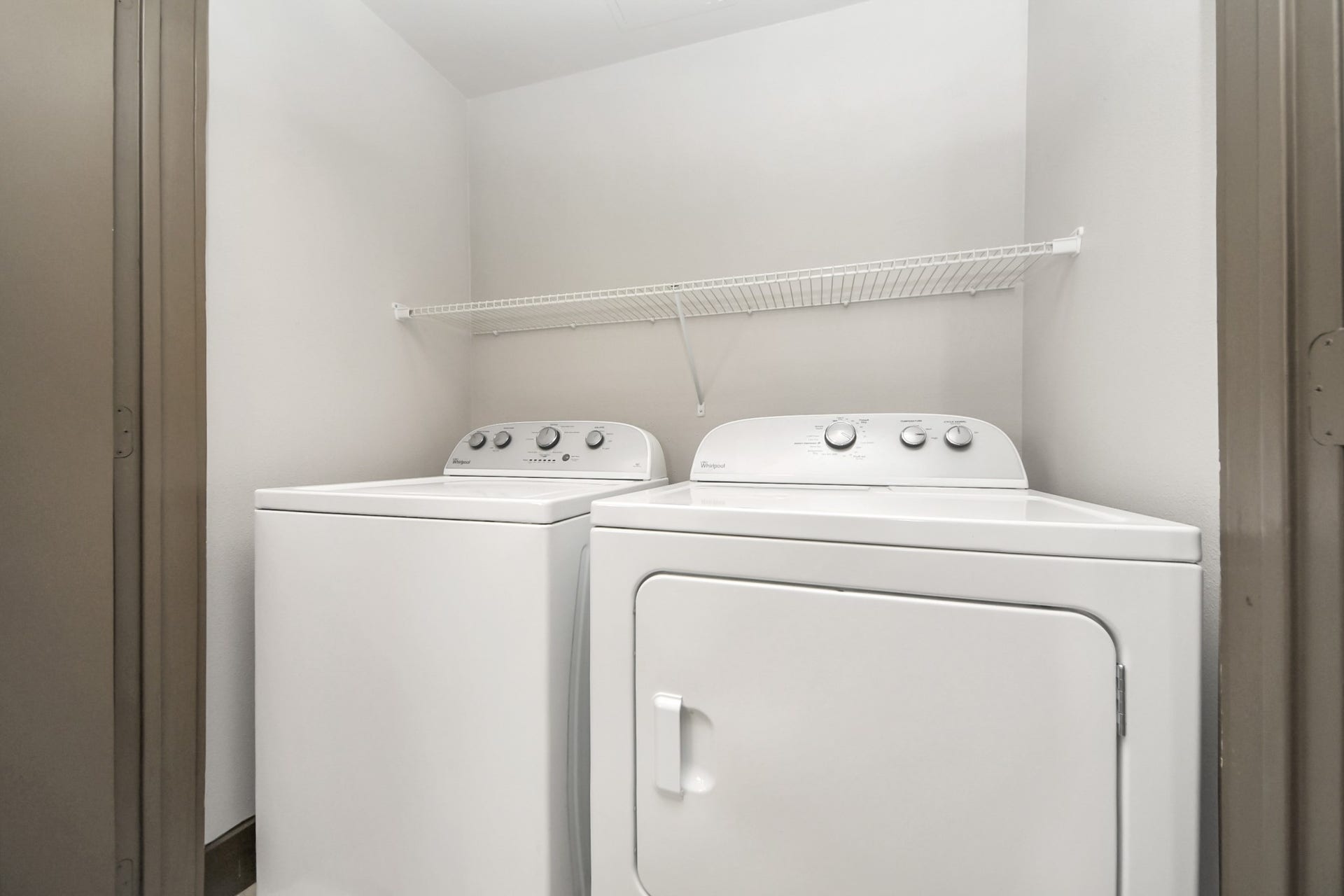 5454 Washington St Avenue, #1631, Houston, TX 77007 Photos are not of actual units, similar floor plan finishes, verify dimensions