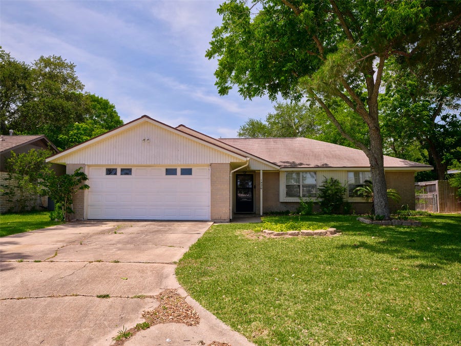Property photo for 1426 Mahlmann Street, Rosenberg, TX