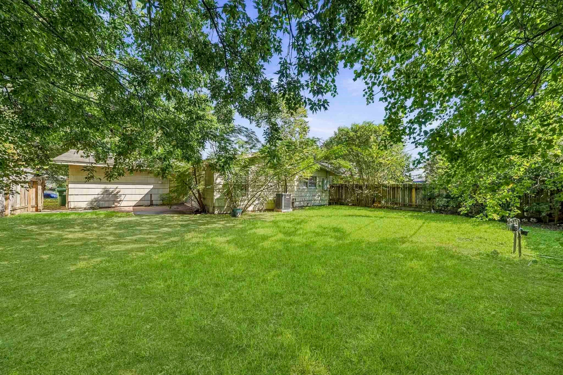 7043 Hendon Lane, Houston, TX 77074