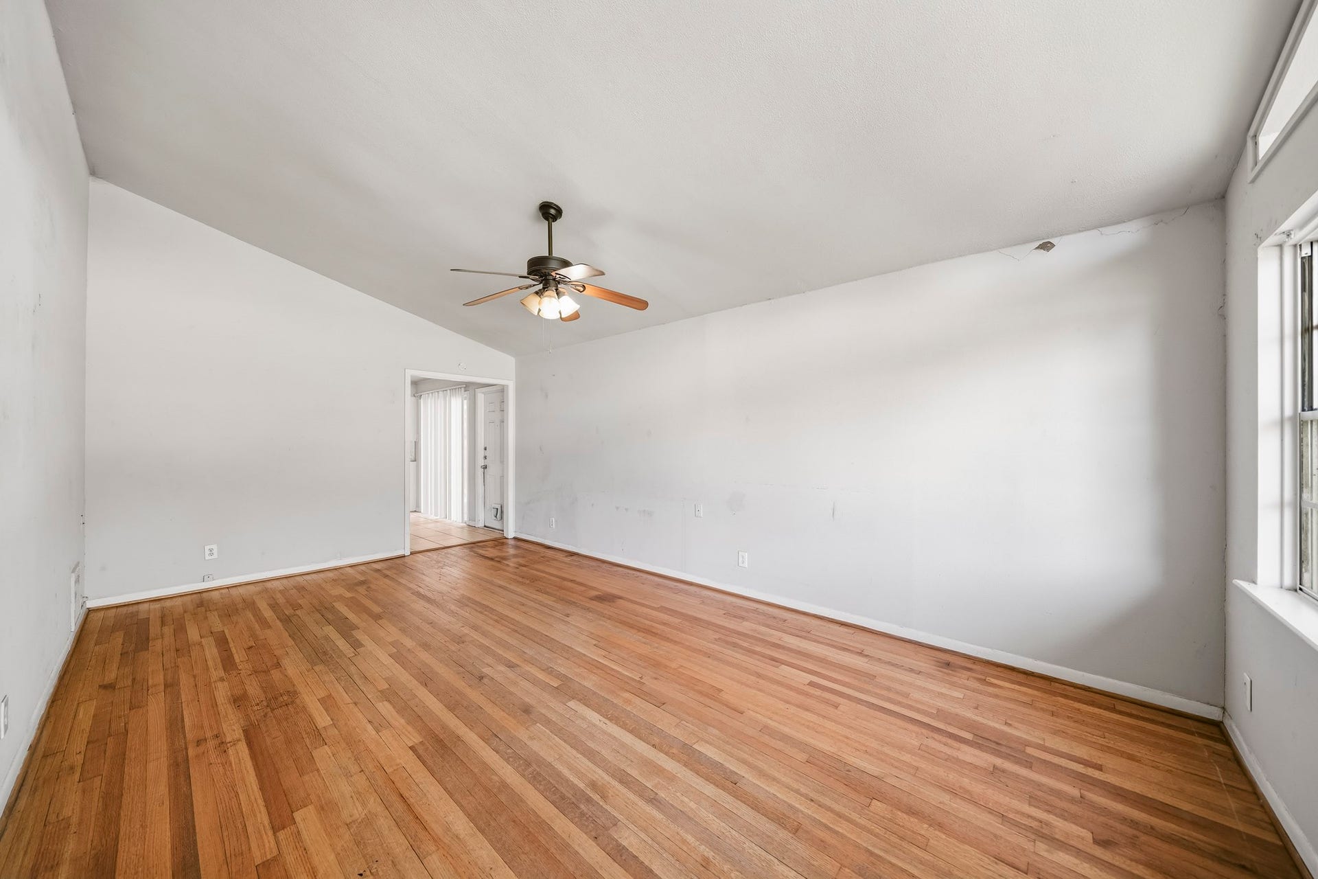 7043 Hendon Lane, Houston, TX 77074