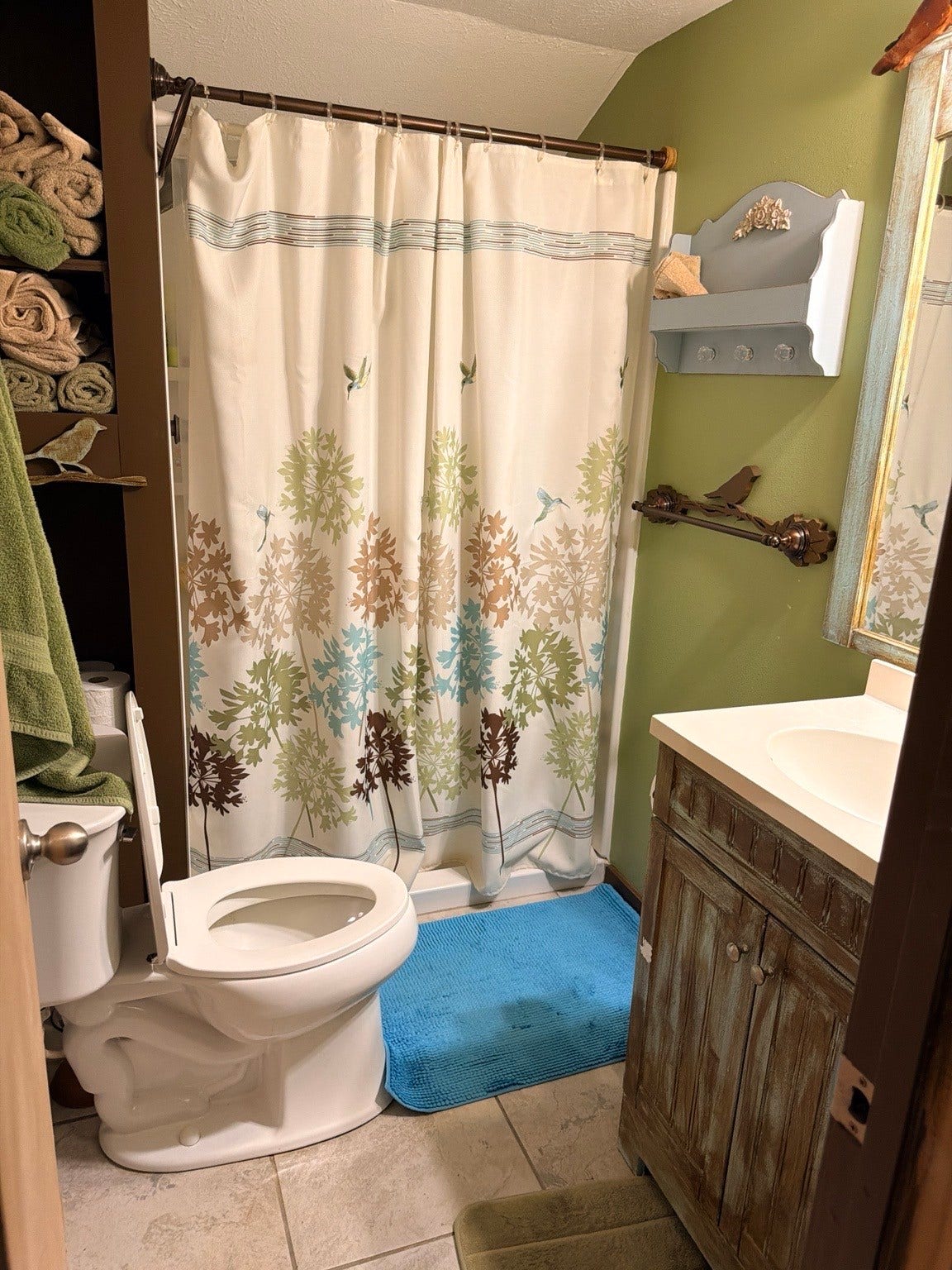 1325 E Stroker Road, Crosby, TX 77532 Bathroom