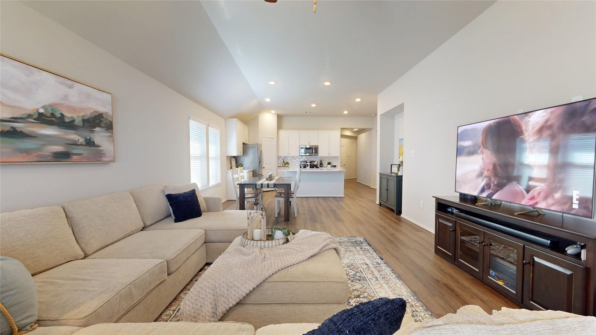 2926 Yaupon Grove Lane, Conroe, TX 77385 Bright and inviting great room is spacious and has plenty of space for family holidays.