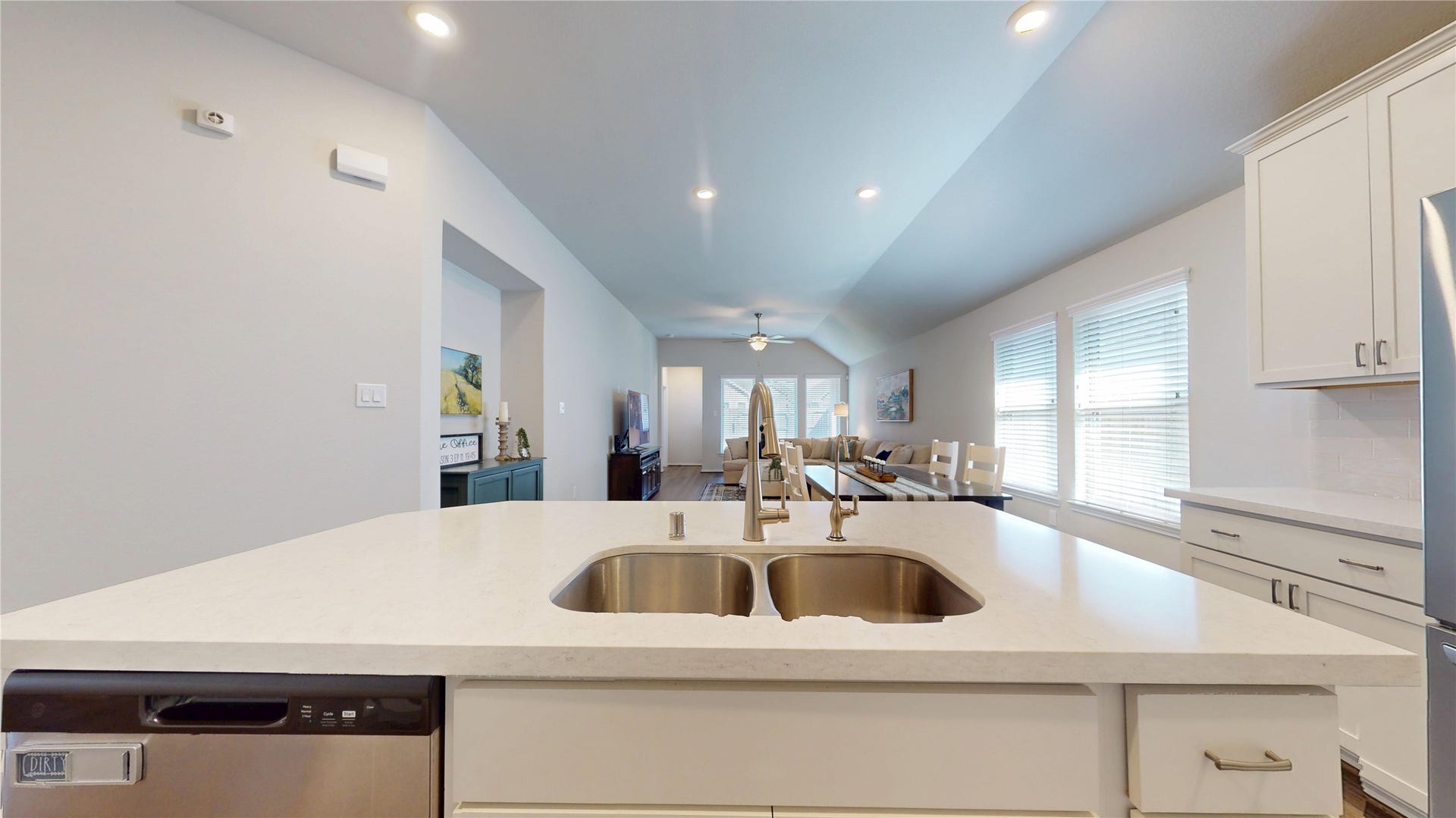 2926 Yaupon Grove Lane, Conroe, TX 77385 The island and bar seating area flows nicely into the dining area.