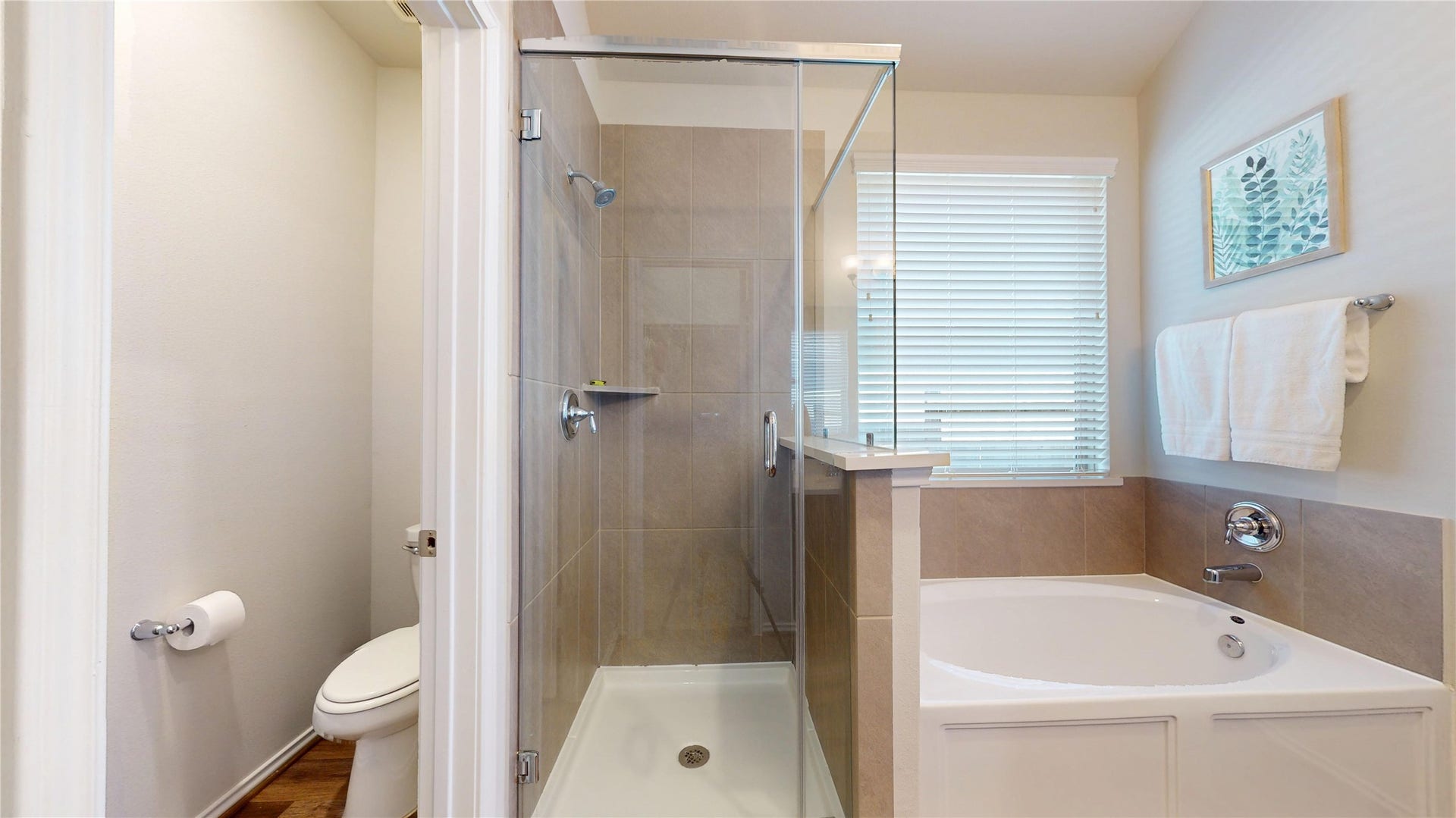2926 Yaupon Grove Lane, Conroe, TX 77385 The primary suite features a wonderful bathroom with a soaker tub and a separate shower.
