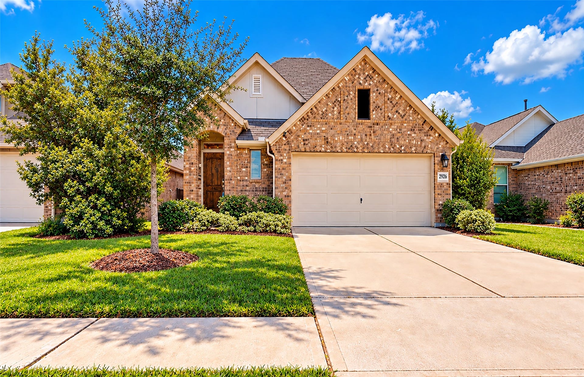 2926 Yaupon Grove Lane, Conroe, TX 77385 Welcome to 2926 Yaupon Grove Lane, located on a quiet cul-de-sac street.