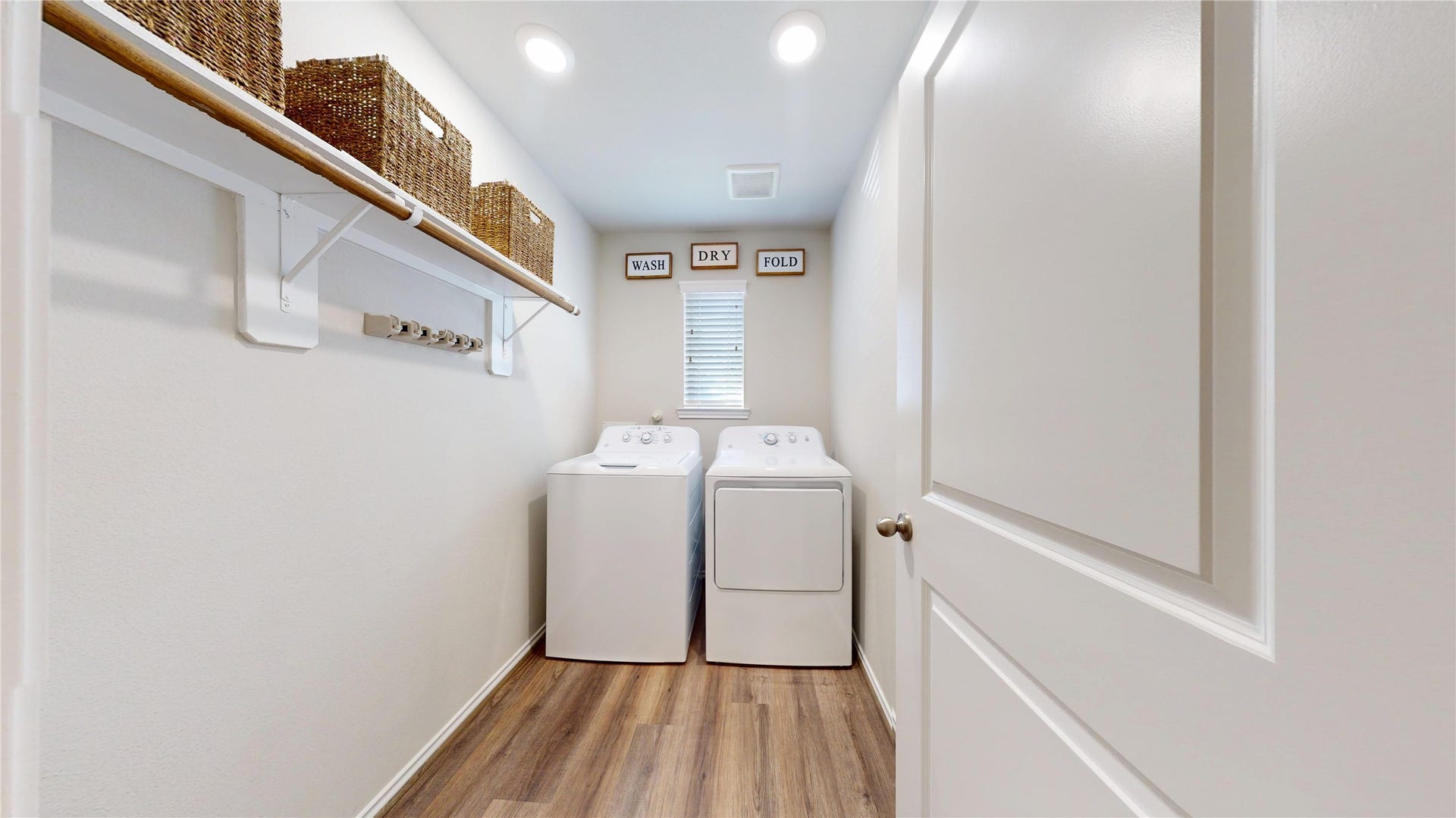 2926 Yaupon Grove Lane, Conroe, TX 77385 Utility room located at the front of the home.