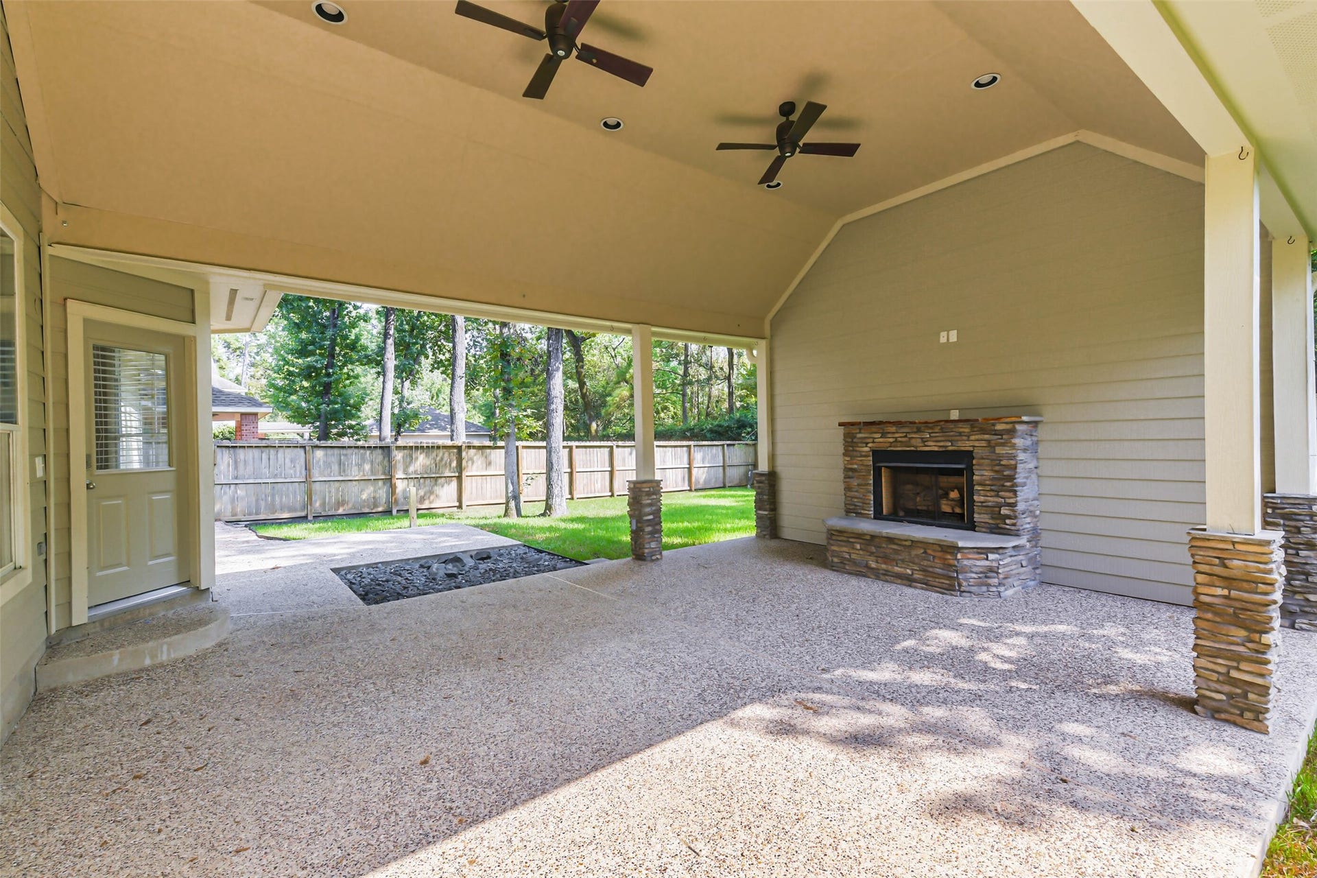15 Filigree Pines Place, The Woodlands, TX 77382 15 Filigree Pines Place, The Woodlands, TX 77382