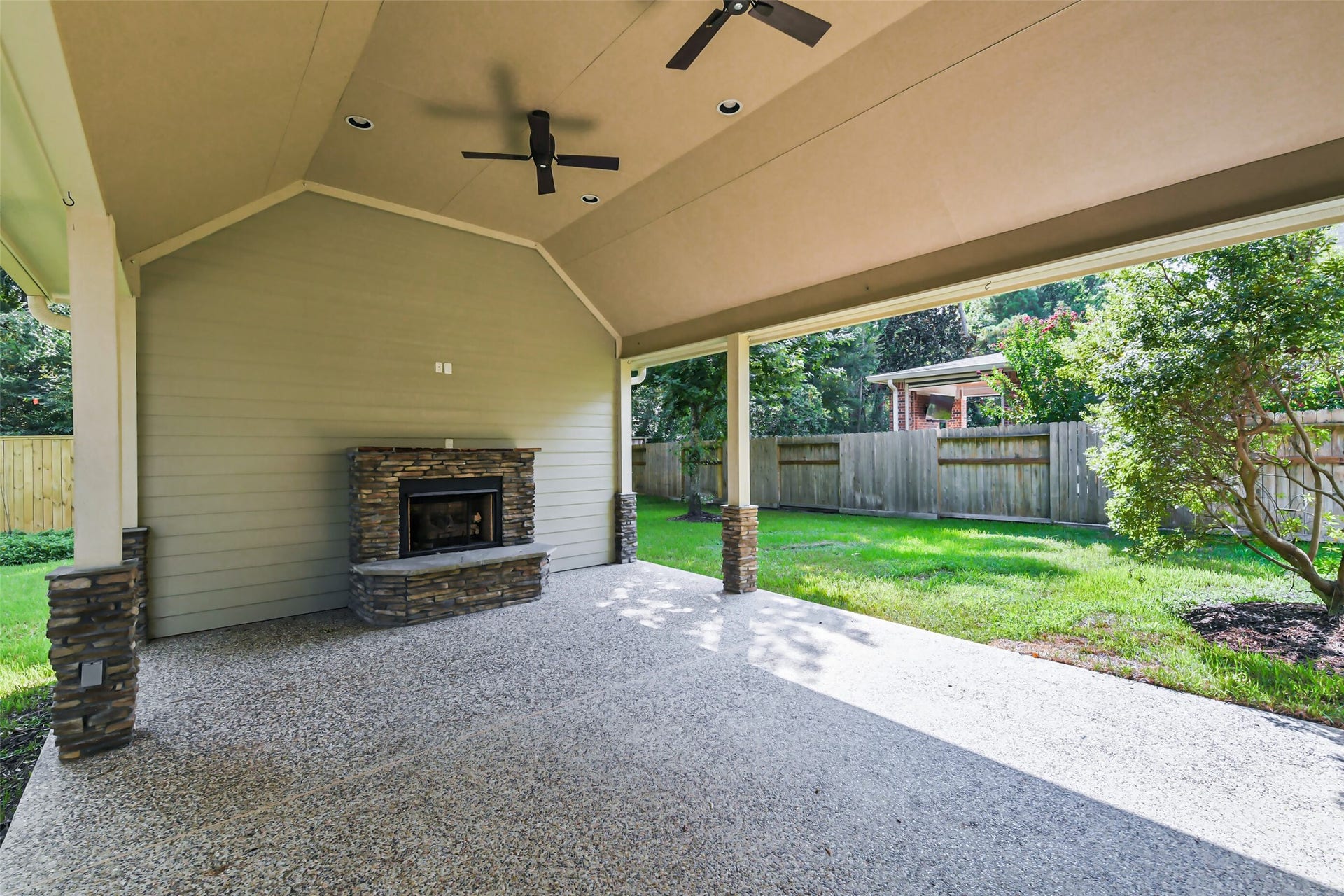 15 Filigree Pines Place, The Woodlands, TX 77382 15 Filigree Pines Place, The Woodlands, TX 77382