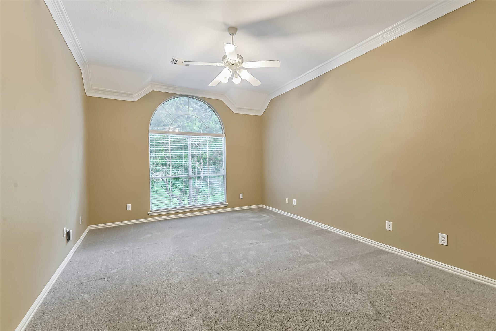 15 Filigree Pines Place, The Woodlands, TX 77382 15 Filigree Pines Place, The Woodlands, TX 77382