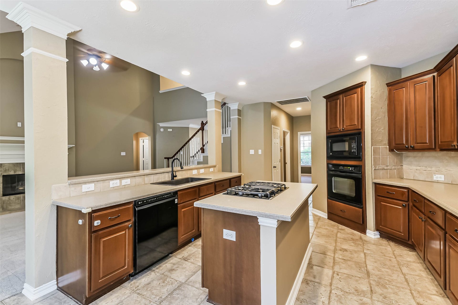 15 Filigree Pines Place, The Woodlands, TX 77382 15 Filigree Pines Place, The Woodlands, TX 77382